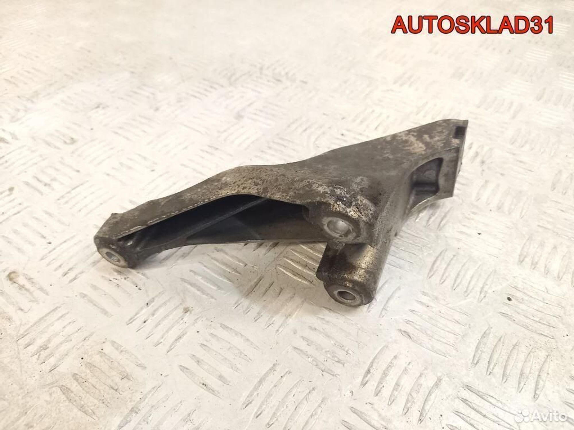 Кронштейн двигателя левый Audi A4 B7 2,0 TDI BRD, 1200 рублей, Дубовое