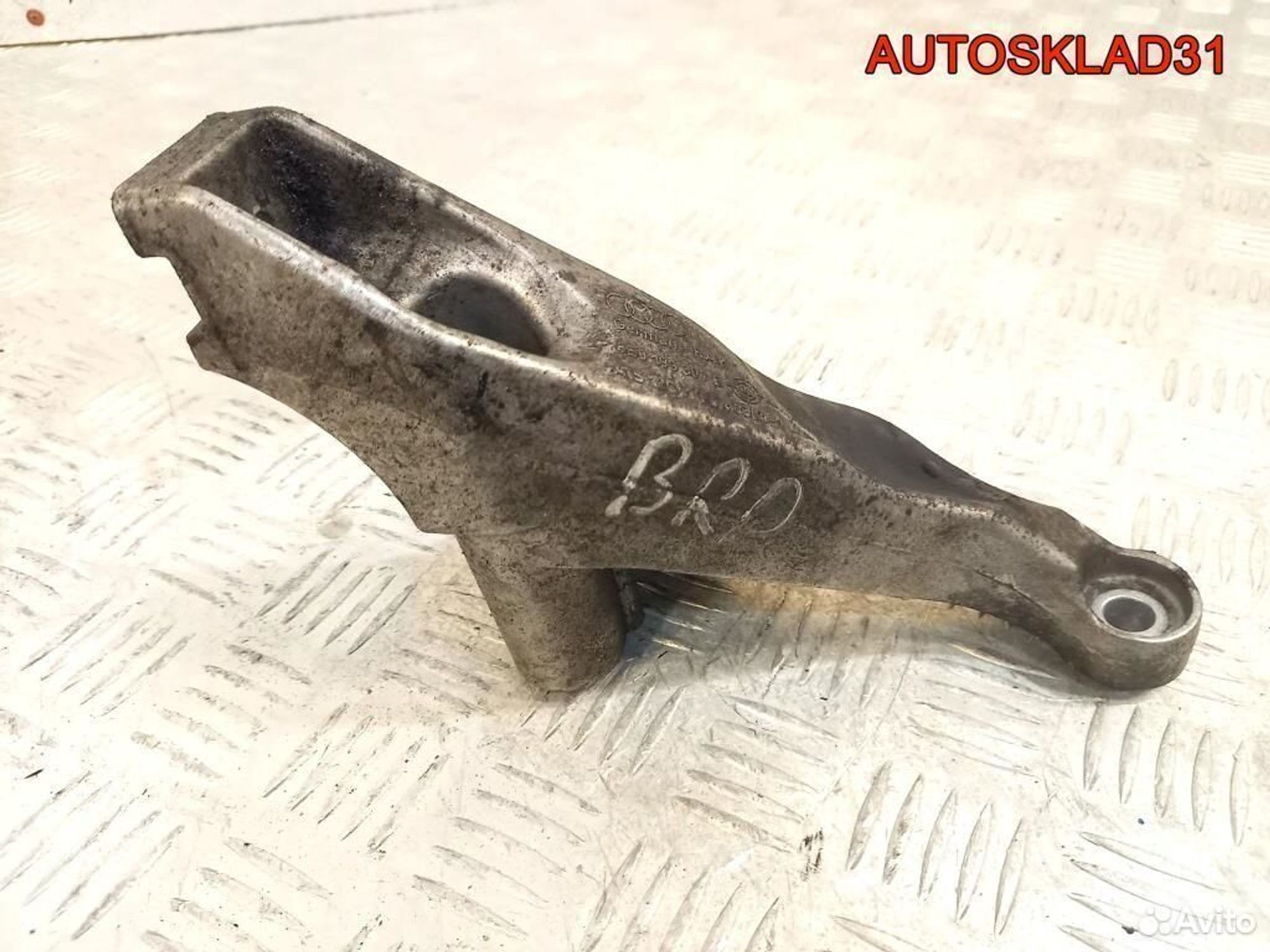 Кронштейн двигателя левый Audi A4 B7 2,0 TDI BRD, 1200 рублей, Дубовое