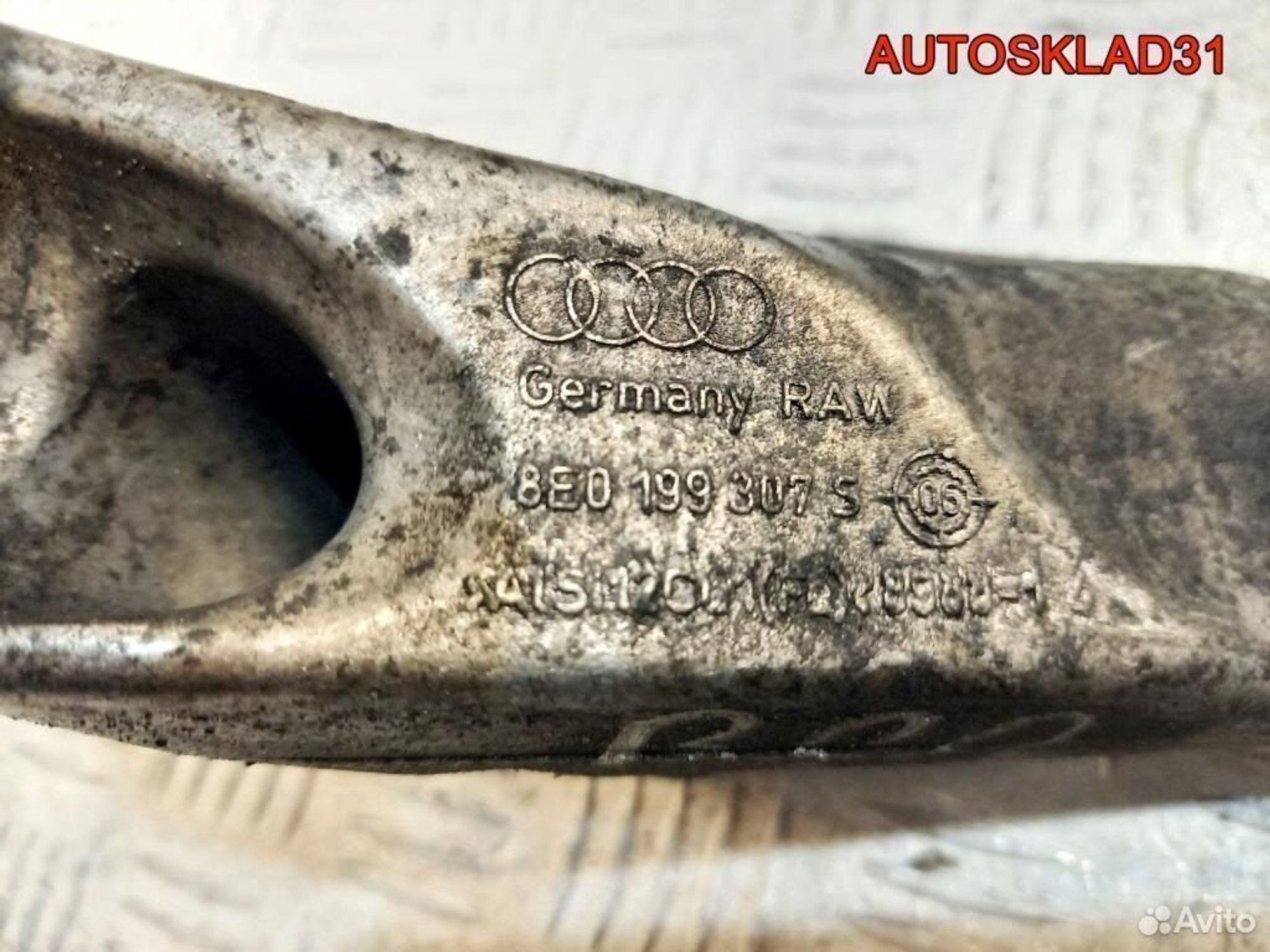 Кронштейн двигателя левый Audi A4 B7 2,0 TDI BRD, 1200 рублей, Дубовое