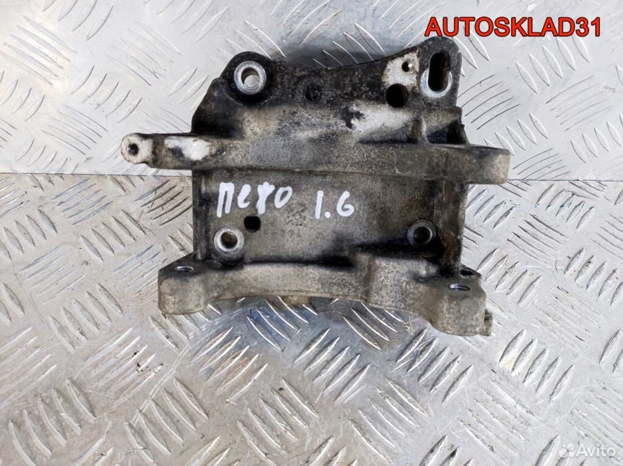 Кронштейн генератора Peugeot 307 9637349380, 900 рублей, Дубовое
