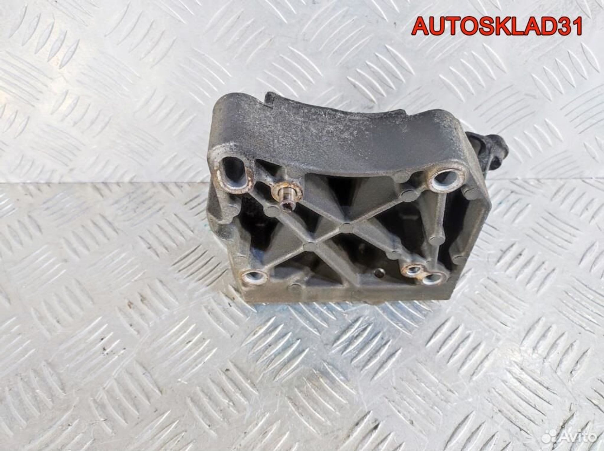 Кронштейн генератора Peugeot 307 9637349380, 900 рублей, Дубовое