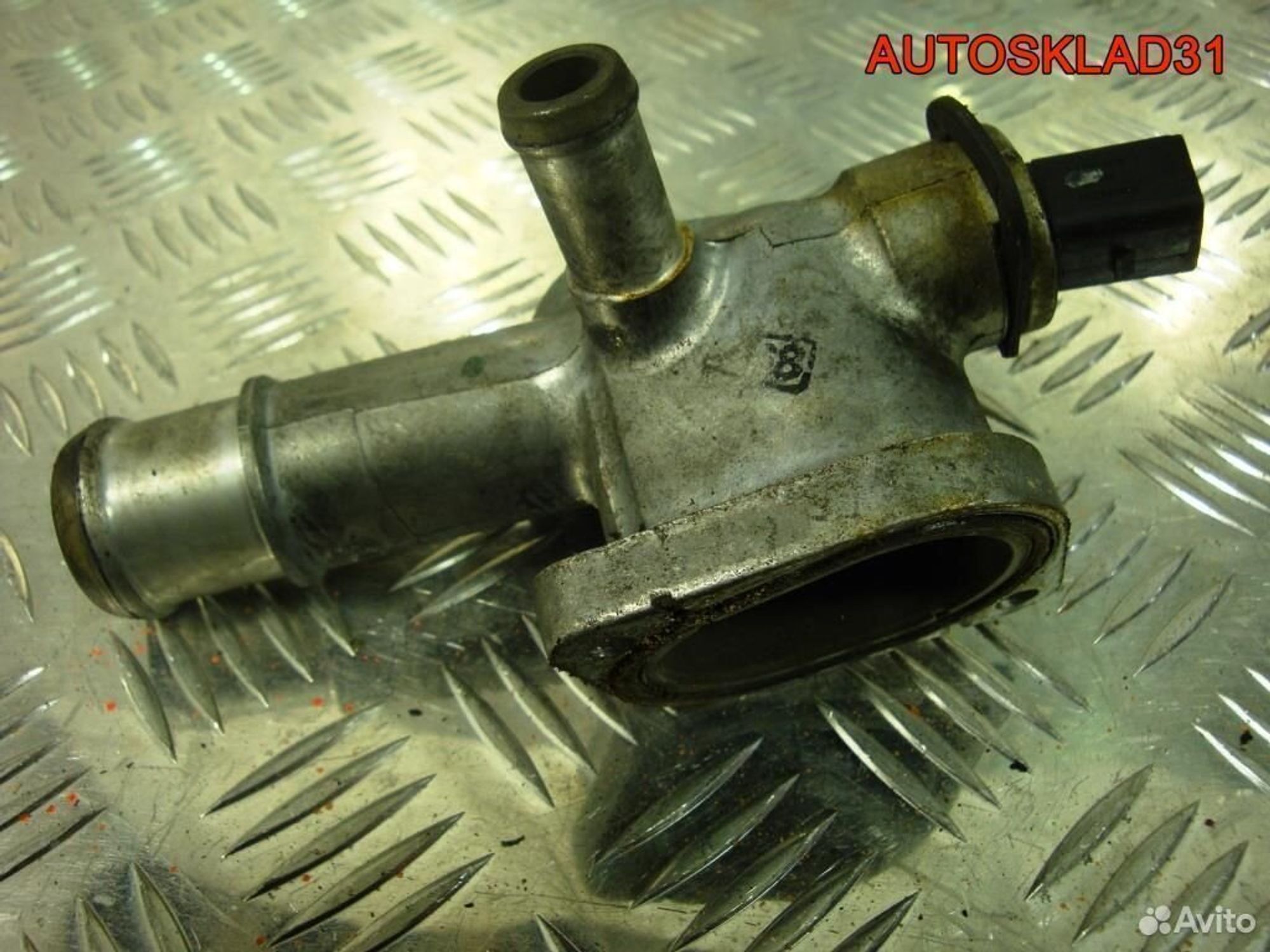 Фланец системы охлаждения Audi A6 C5 038121133A, 600 рублей, Дубовое