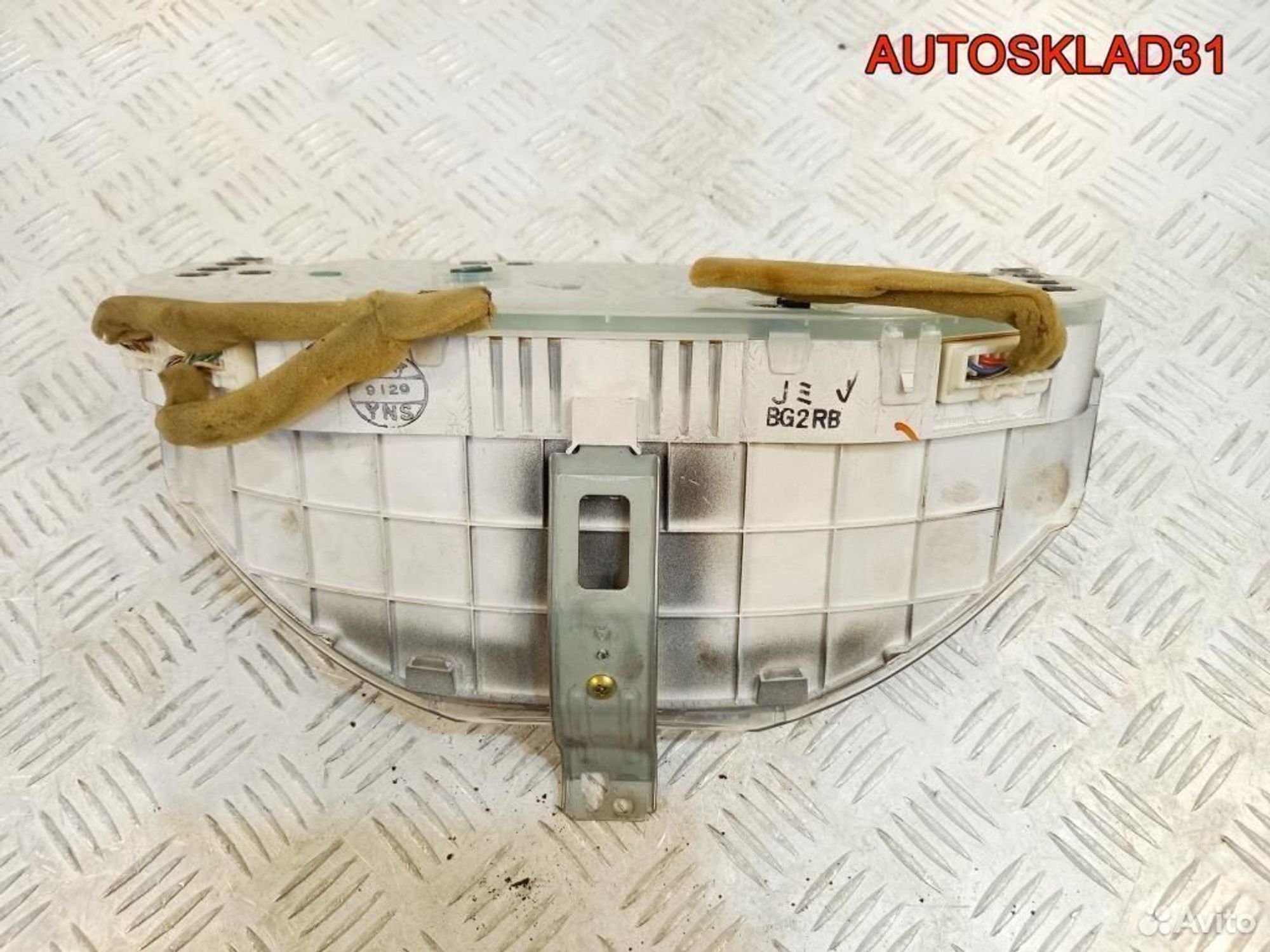 Панель приборов Mazda 323 1.5 Z5 Бензин, 2600 рублей, Дубовое