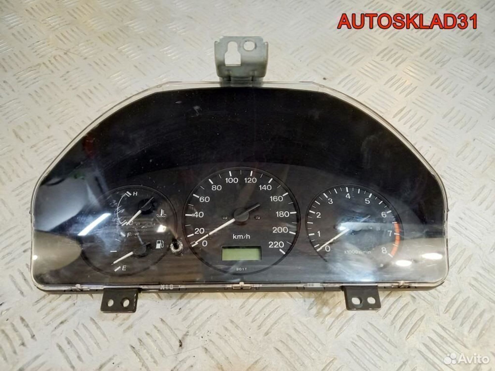 Панель приборов Mazda 323 1.5 Z5 Бензин, 2600 рублей, Дубовое