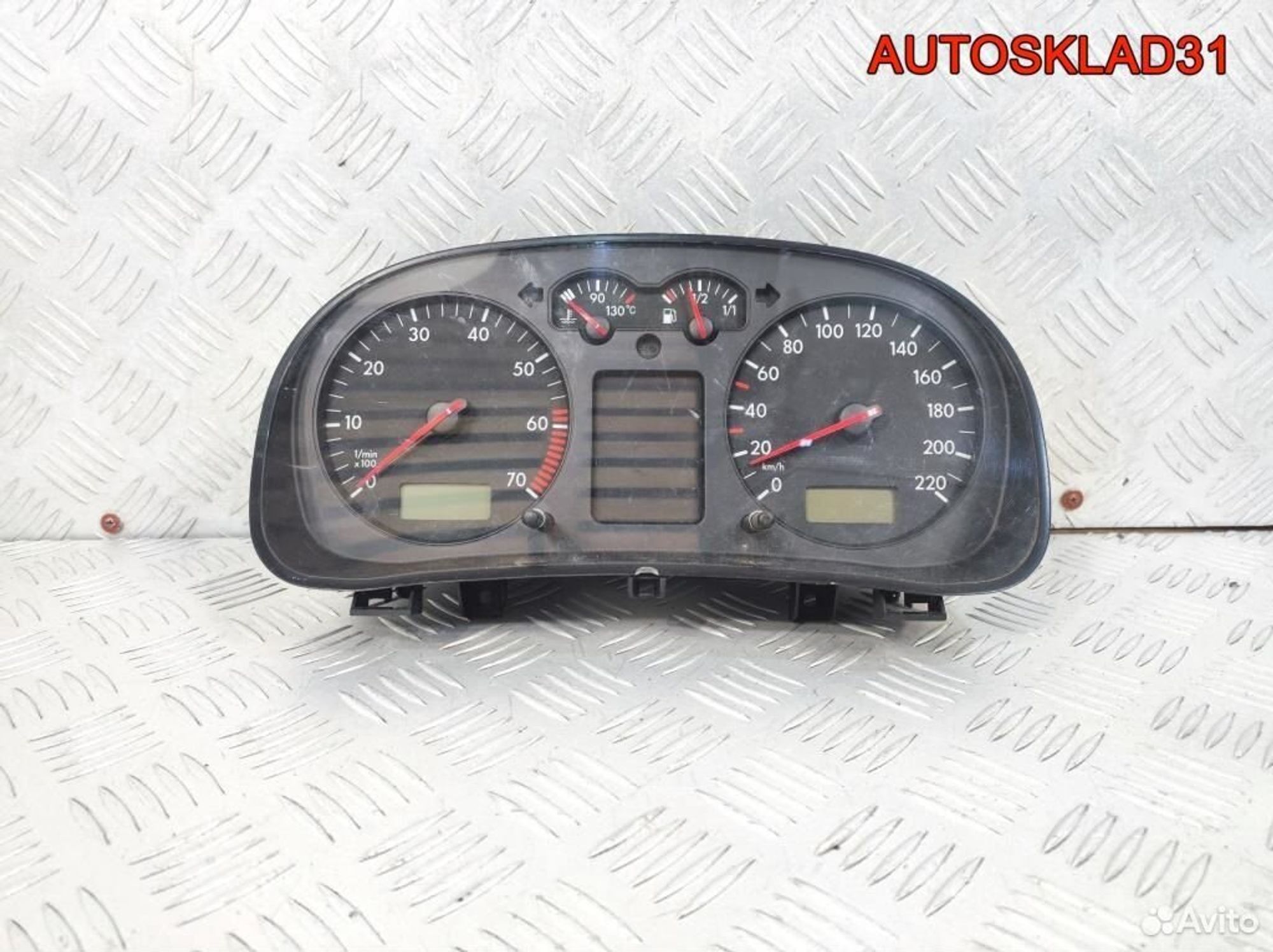 Панель приборов Volkswagen Golf 4 1J0920805, 3600 рублей, Дубовое