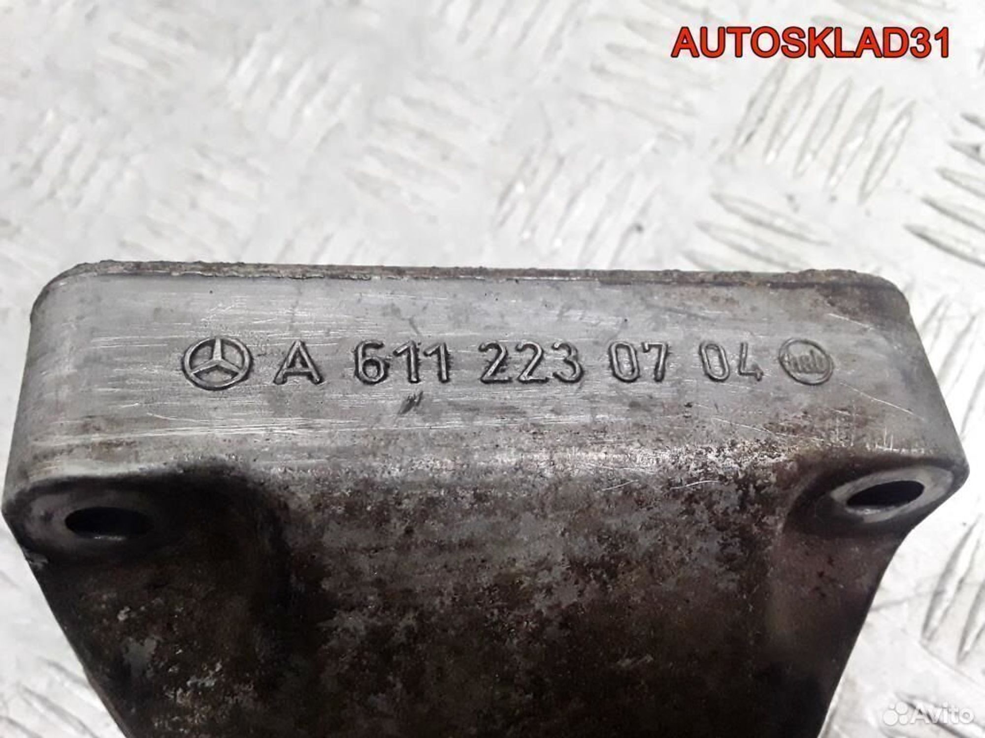 Кронштейн двигателя левый Mercedes W211 2.2 646, 600 рублей, Дубовое