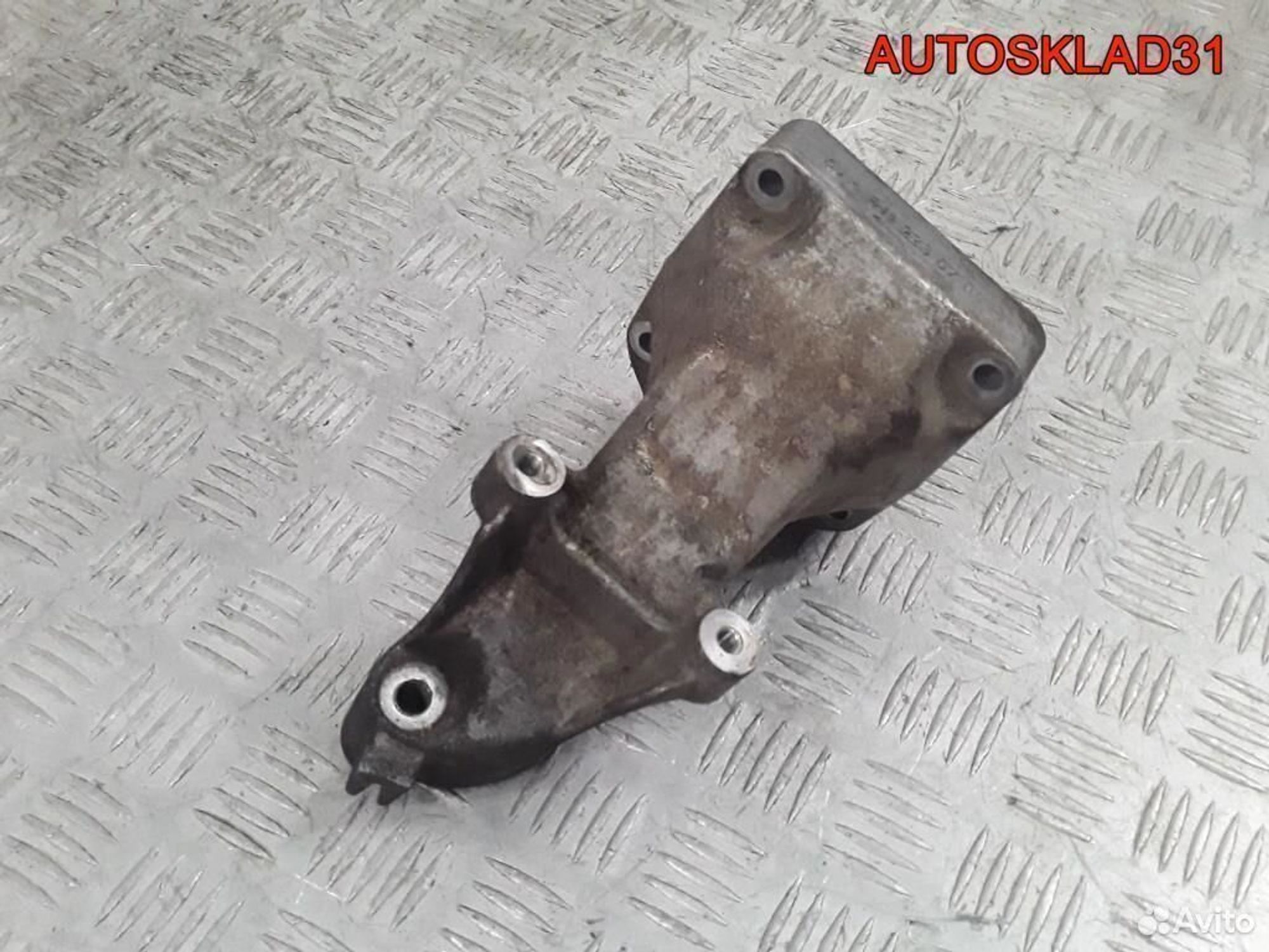 Кронштейн двигателя левый Mercedes W211 2.2 646, 600 рублей, Дубовое
