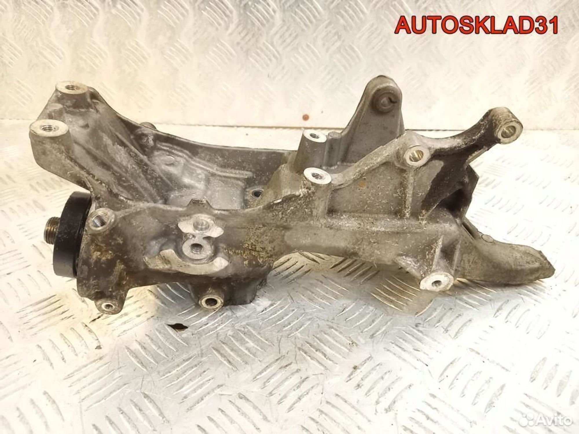 Кронштейн генератора Audi Q5 8R 06H903143E, 4100 рублей, Дубовое