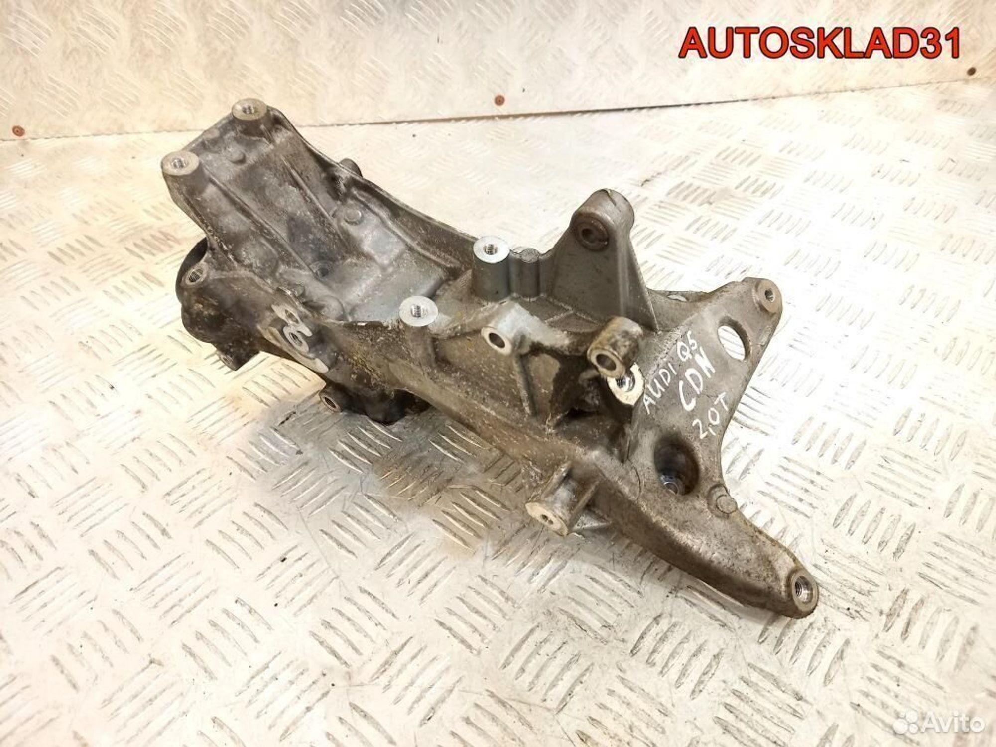 Кронштейн генератора Audi Q5 8R 06H903143E, 4100 рублей, Дубовое