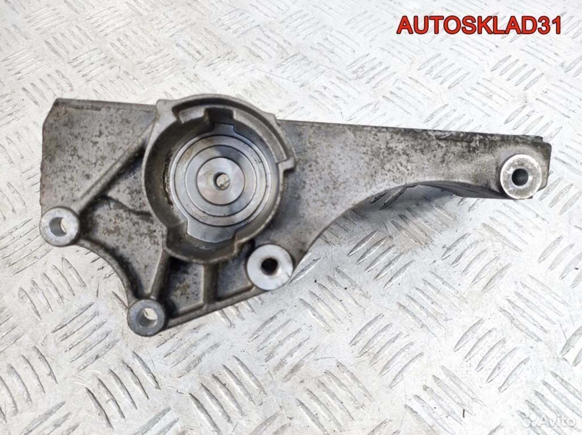 Кронштеин гидроусилителя VW Polo AUD 030145189H, 1100 рублей, Дубовое