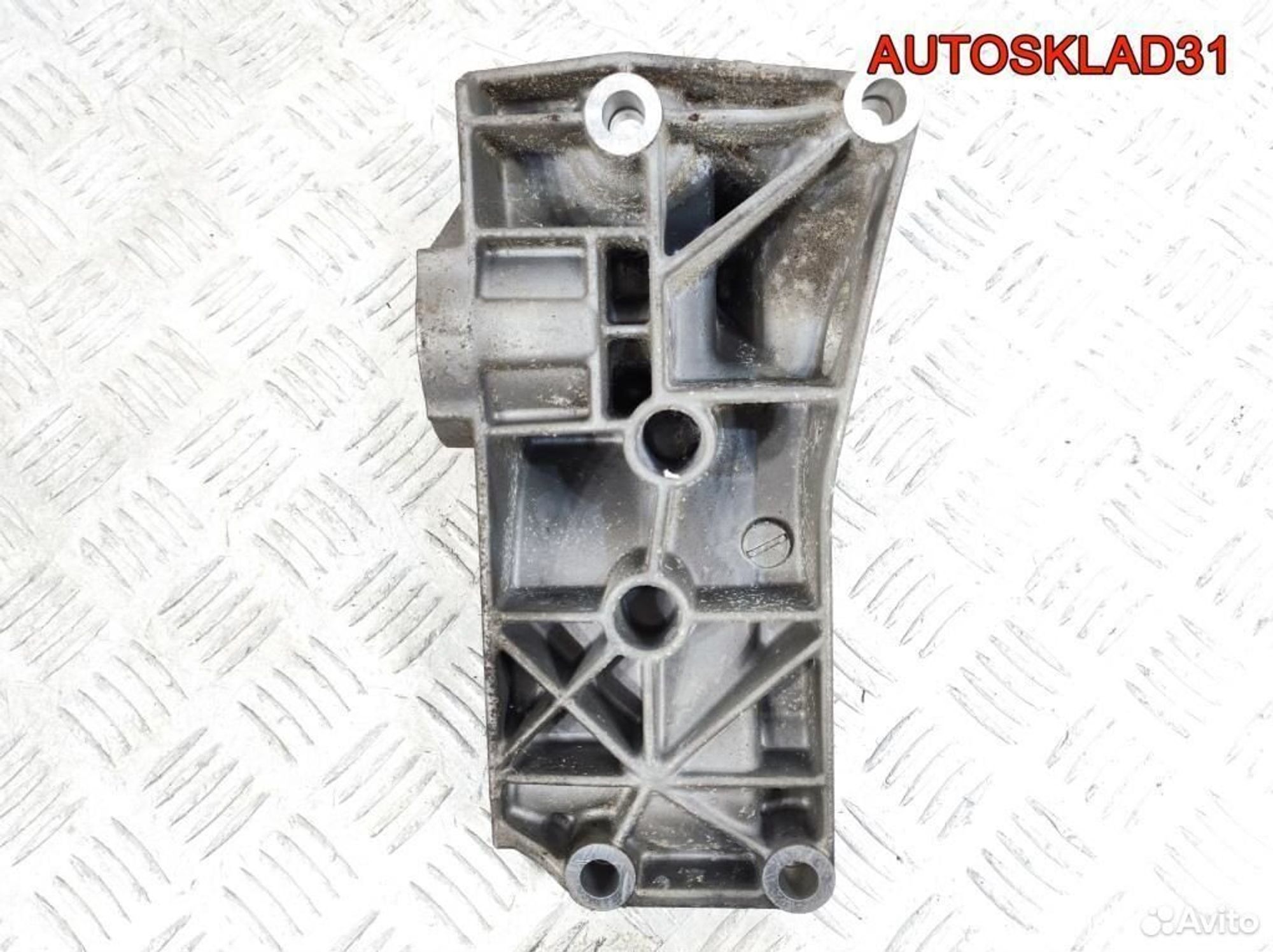 Кронштеин гидроусилителя VW Polo AUD 030145189H, 1100 рублей, Дубовое