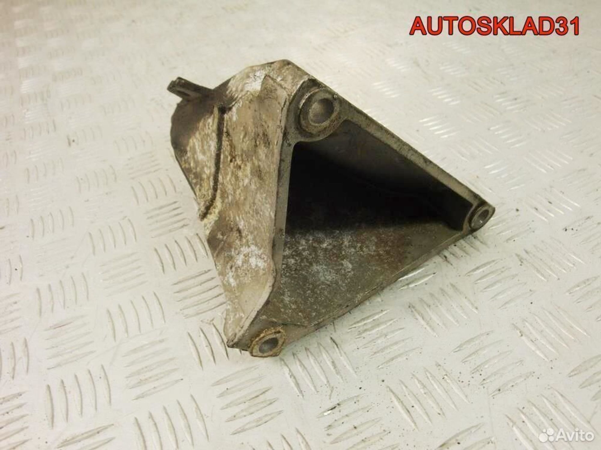 Кронштейн двигателя правый Audi 80 B4 8A0199308, 600 рублей, Дубовое