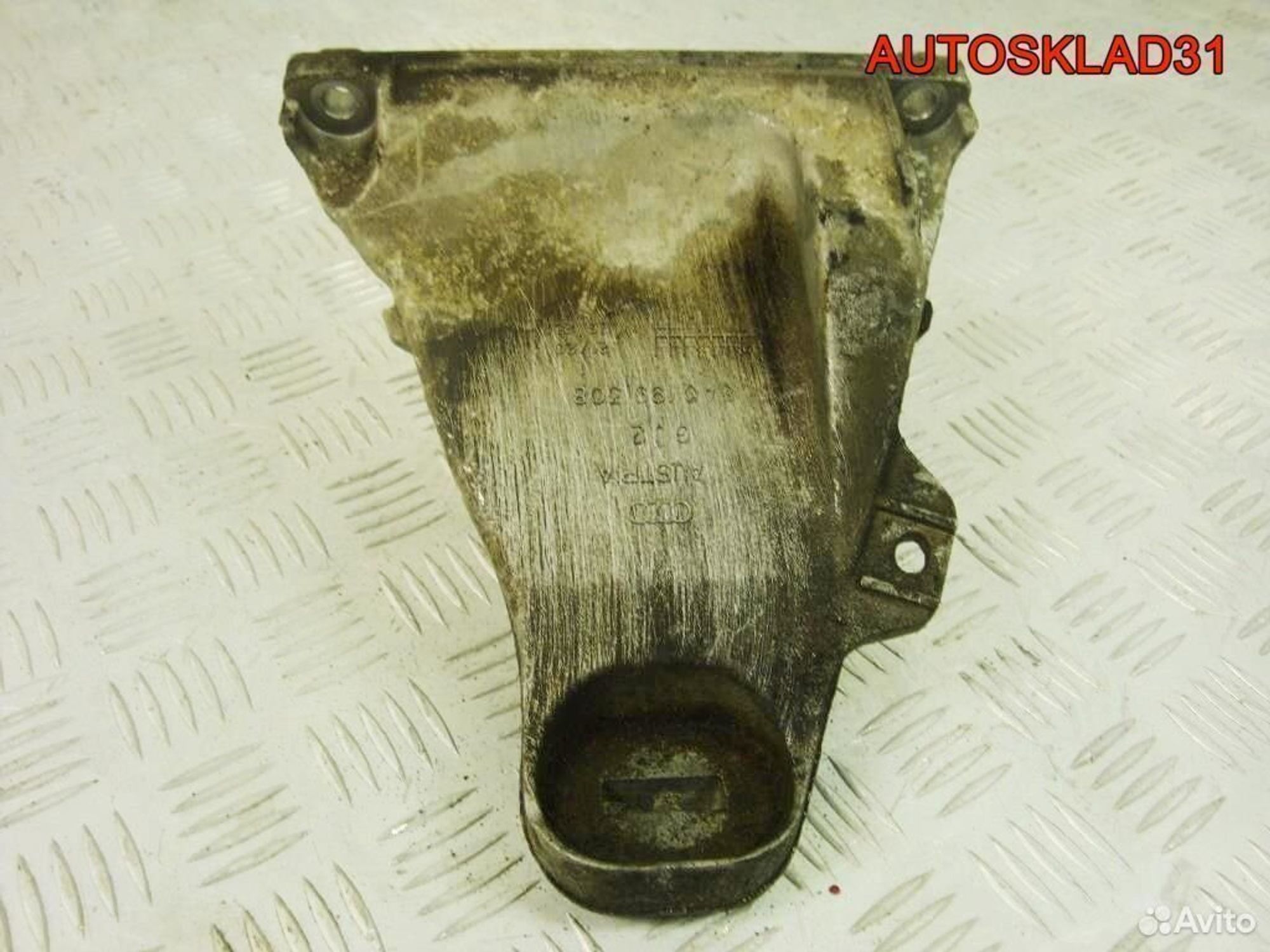 Кронштейн двигателя правый Audi 80 B4 8A0199308, 600 рублей, Дубовое