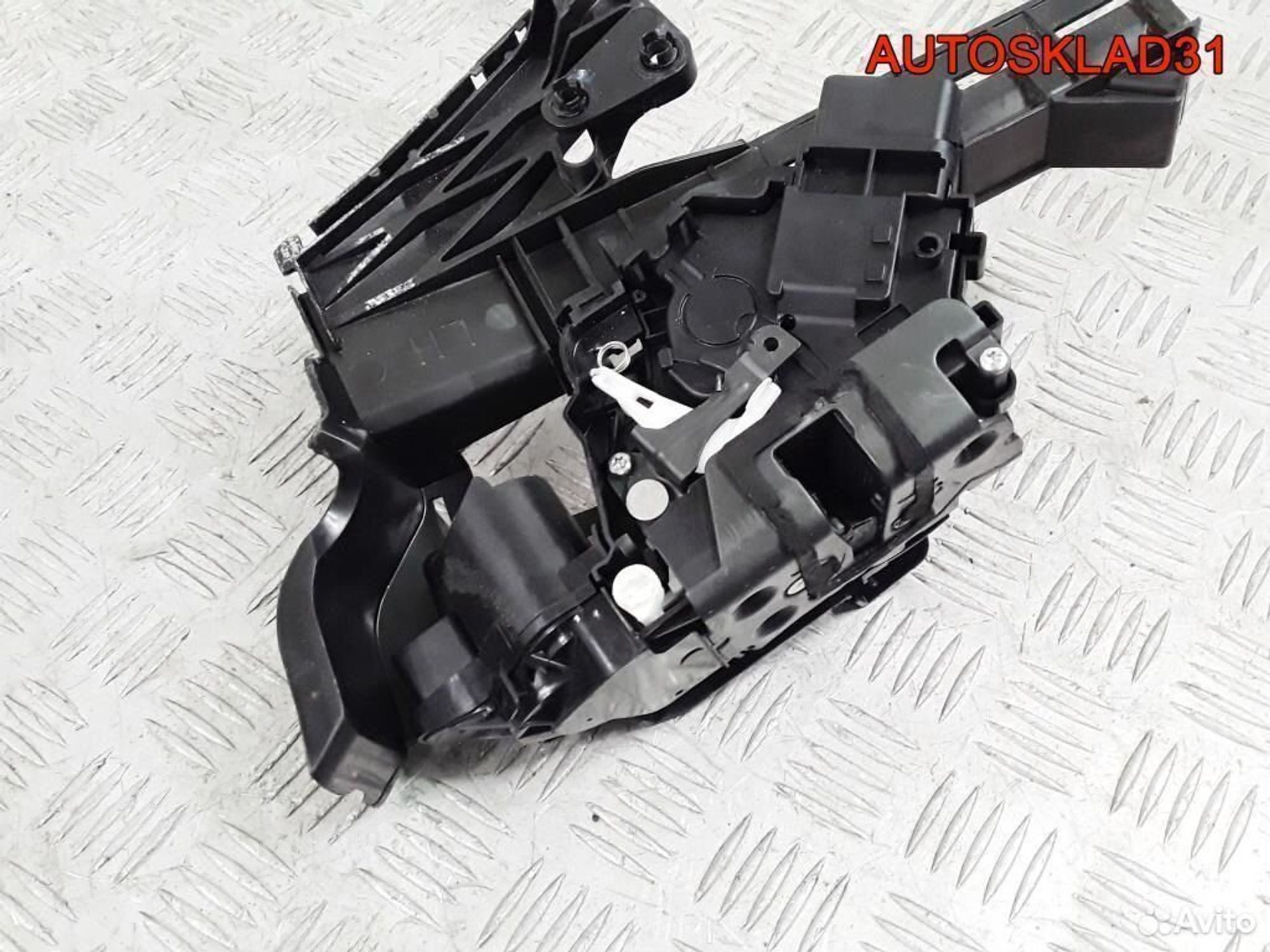 Замок двери задней левой Ford Focus 2 4M5AA26413AE, 2300 рублей, Дубовое