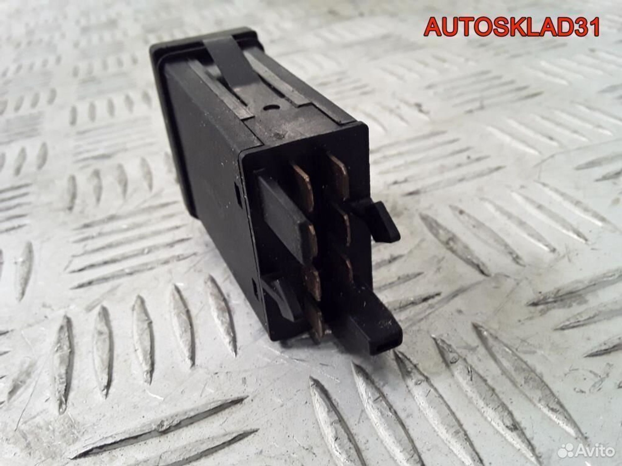 Кнопка аварийной сигнализации Audi A4 B5 8D0941509, 1700 рублей, Дубовое