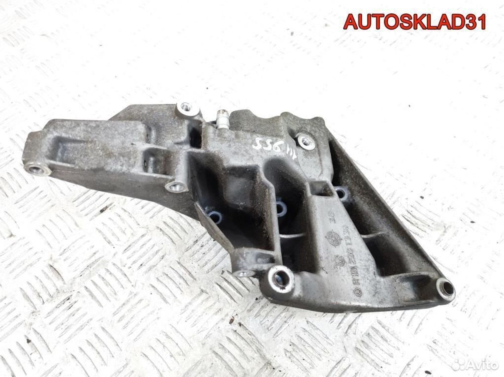Кронштейн кондиционера Mercedes W203 A1112361330, 1100 рублей, Дубовое