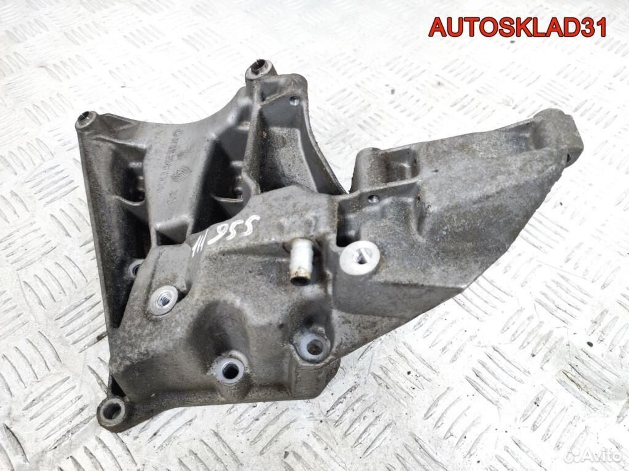 Кронштейн кондиционера Mercedes W203 A1112361330, 1100 рублей, Дубовое