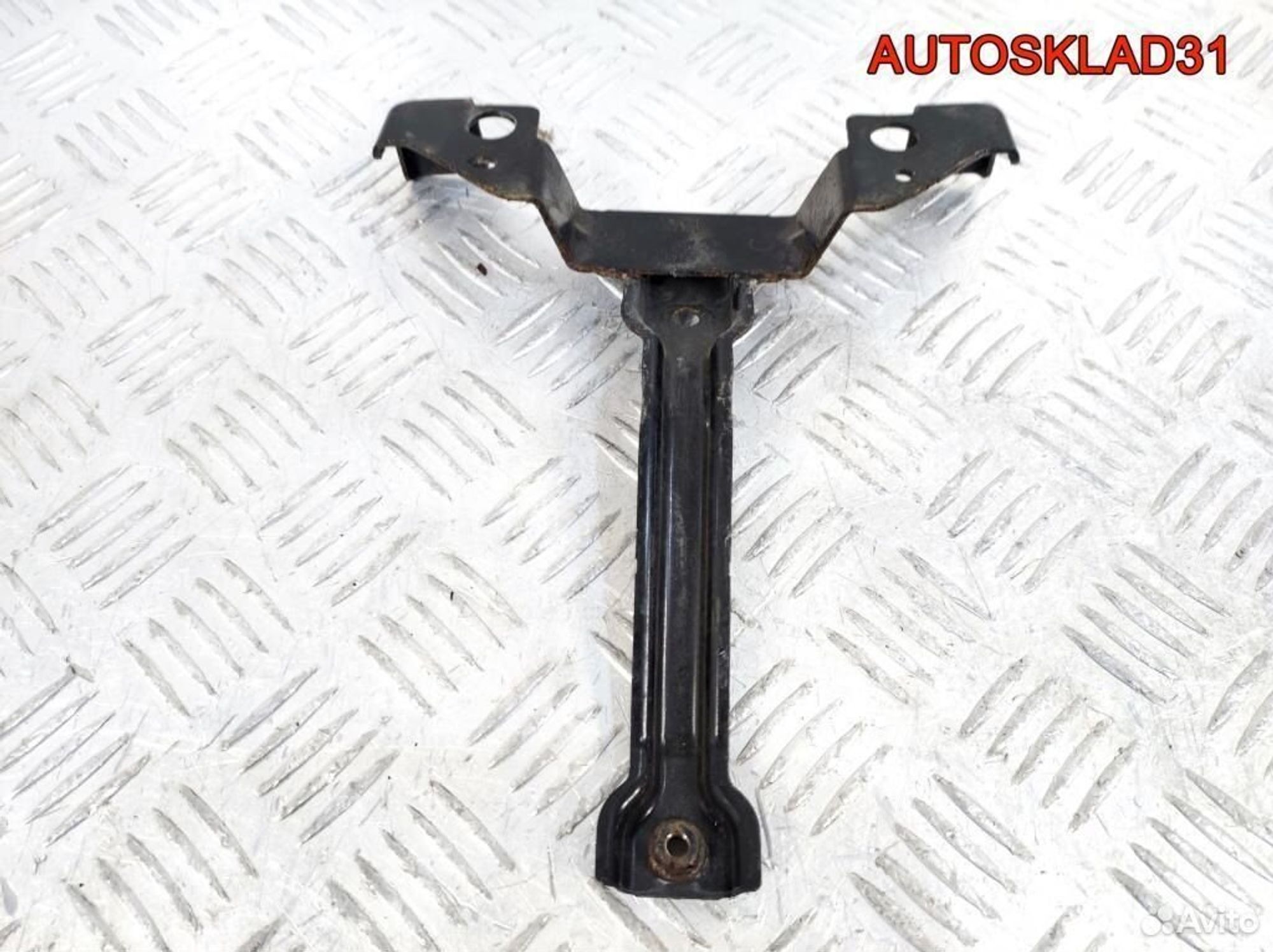 Кронштейн замка капота Ford Fiesta 8v51a16c750ab, 600 рублей, Дубовое