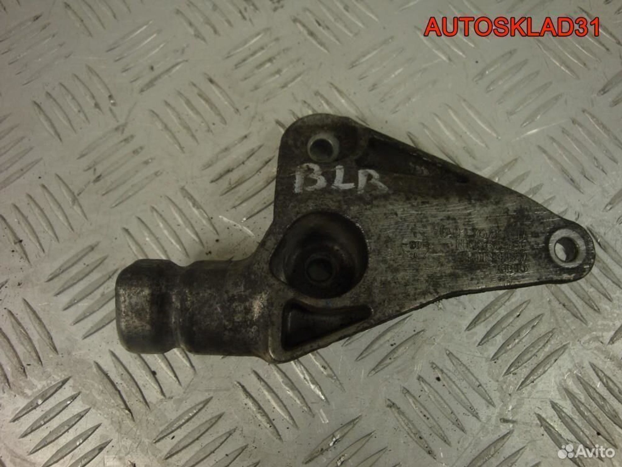 Кронштейн двигателя передний Audi A4 B6 8E0199343M, 1100 рублей, Дубовое