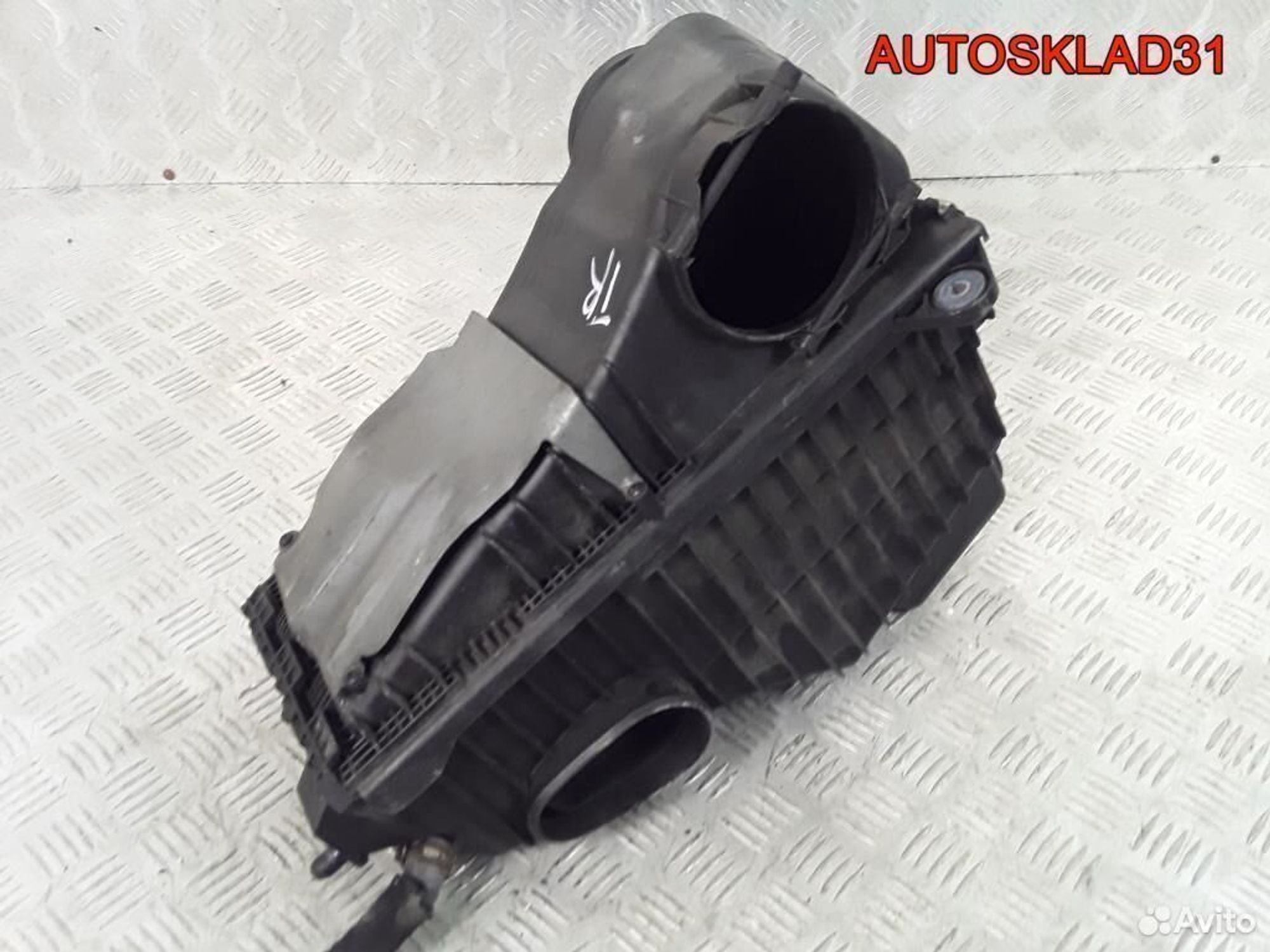 Корпус воздушного фильтра левый Touareg 7L6128607N, 5400 рублей, Дубовое