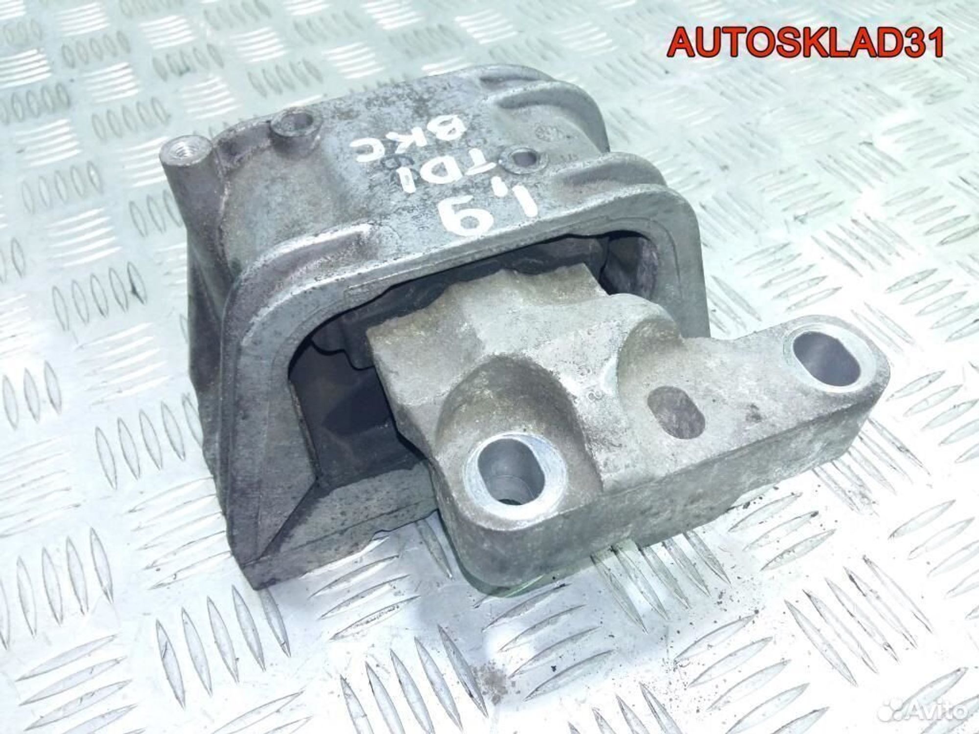 Опора двигателя правая VW Passat B6 1K0199262M, 1700 рублей, Дубовое