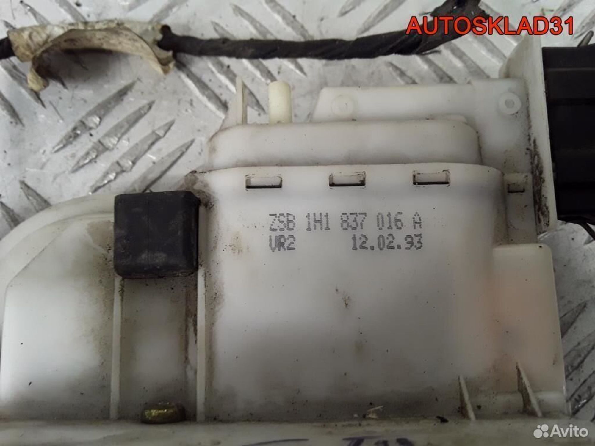 Замок двери передней правой VW Golf 3 1H1837016A, 1800 рублей, Дубовое