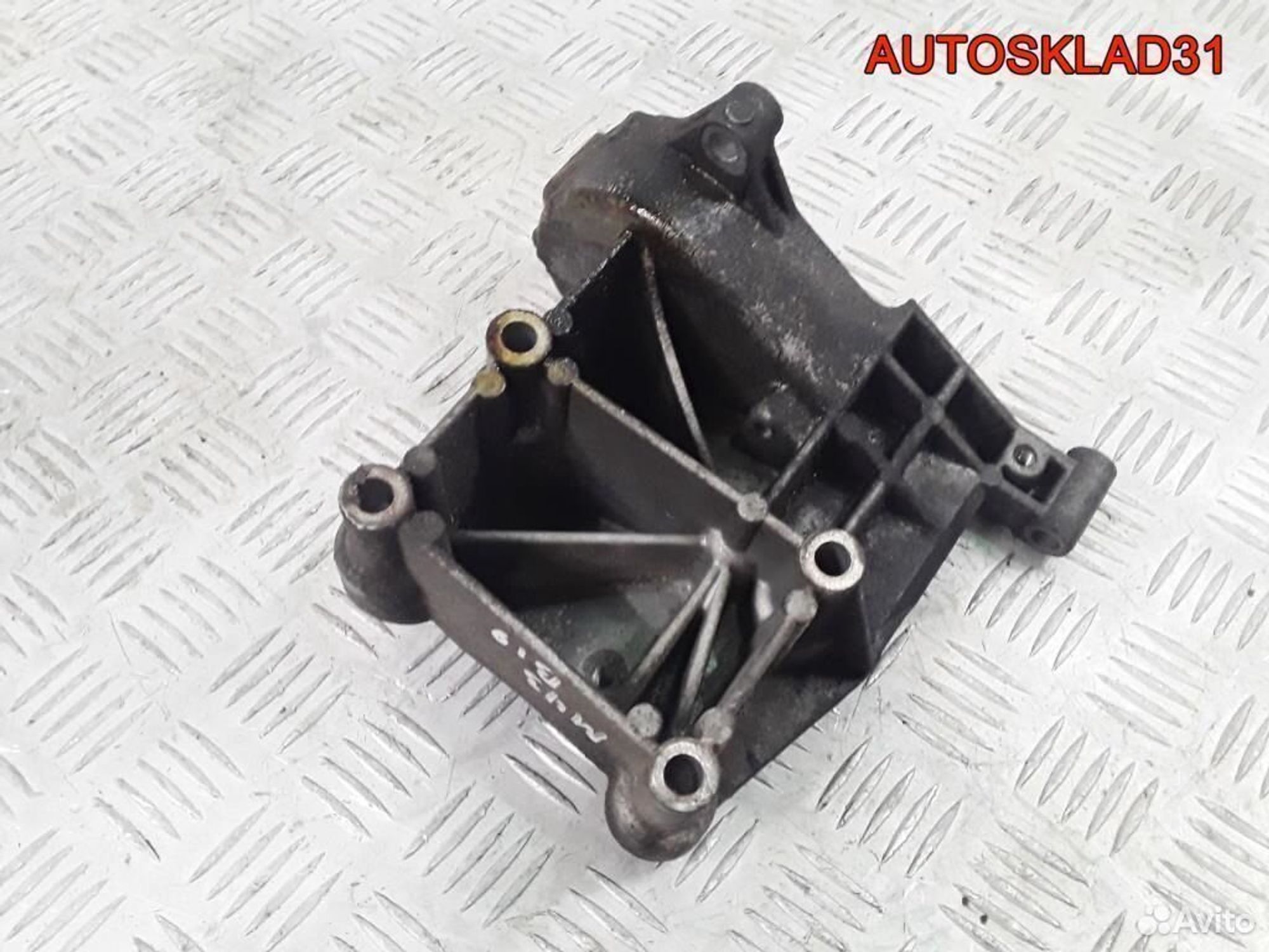 Кронштейн кондиционера BMW E46 m43б19 64551433507, 1100 рублей, Дубовое