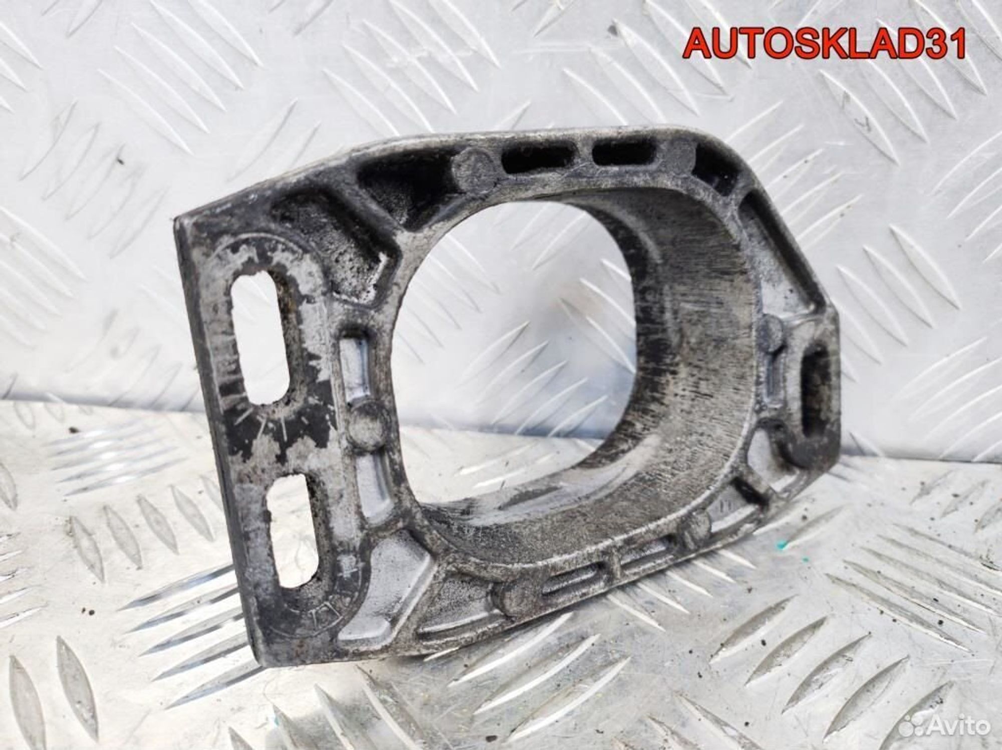 Кронштейн двигателя VW Passat B5 8D0199335P, 1100 рублей, Дубовое