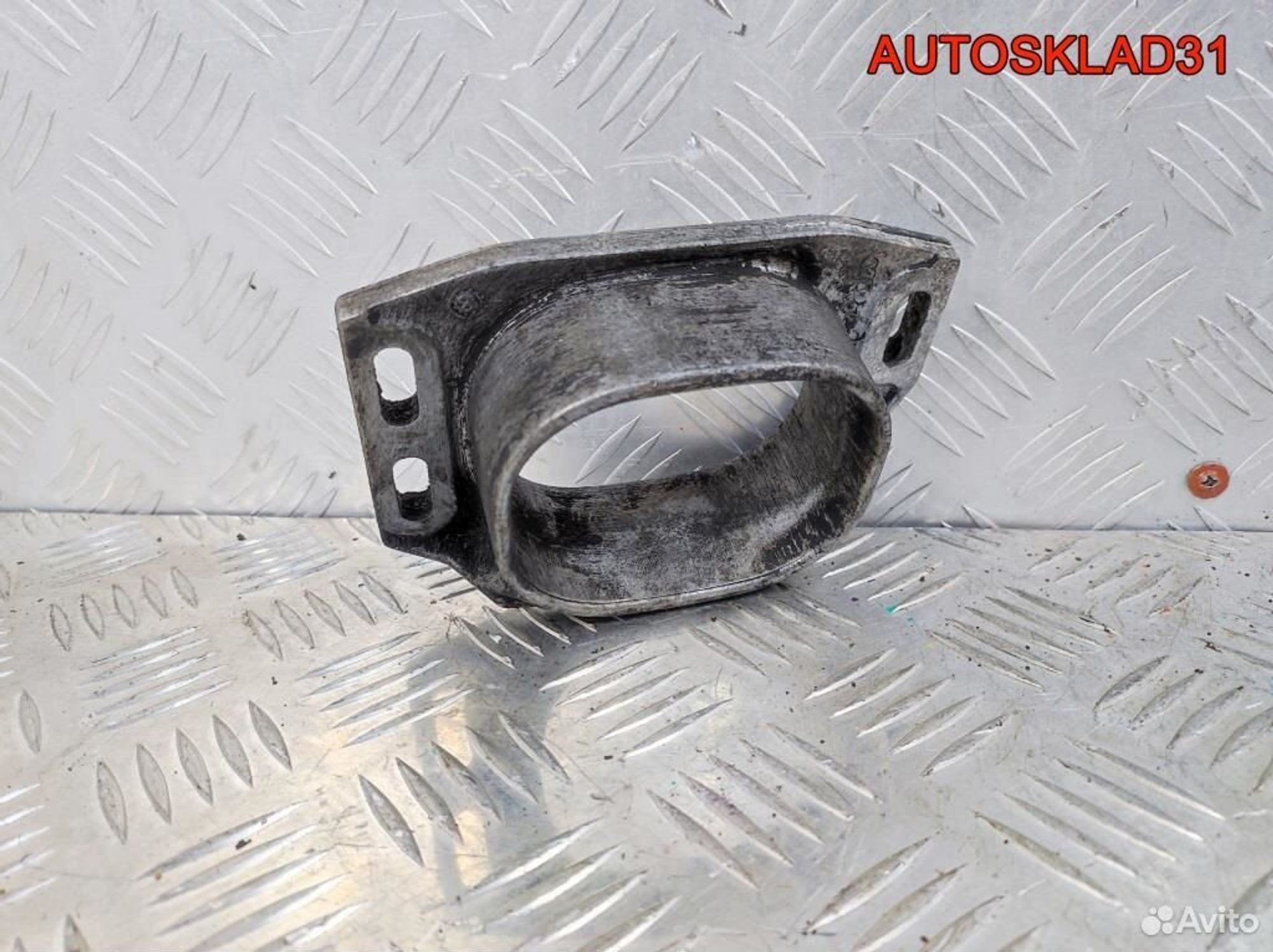 Кронштейн двигателя VW Passat B5 8D0199335P, 1100 рублей, Дубовое