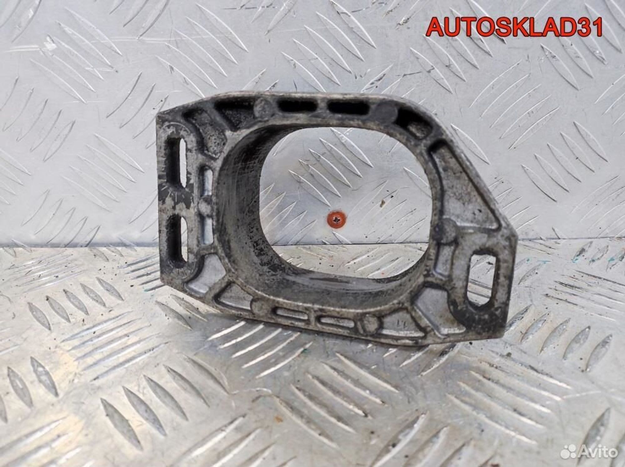 Кронштейн двигателя VW Passat B5 8D0199335P, 1100 рублей, Дубовое