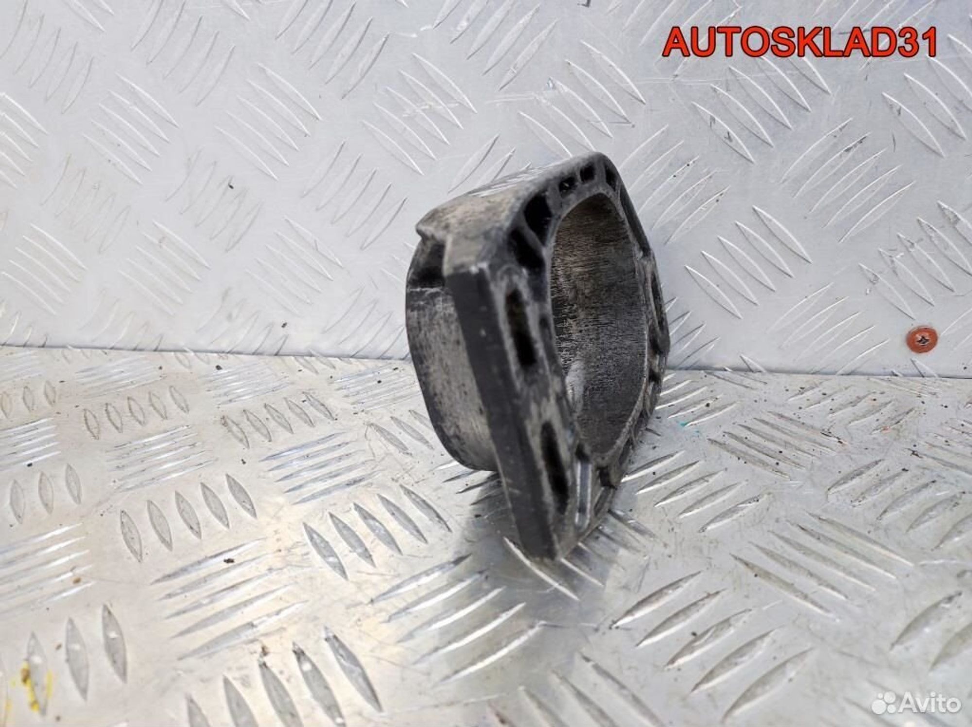 Кронштейн двигателя VW Passat B5 8D0199335P, 1100 рублей, Дубовое