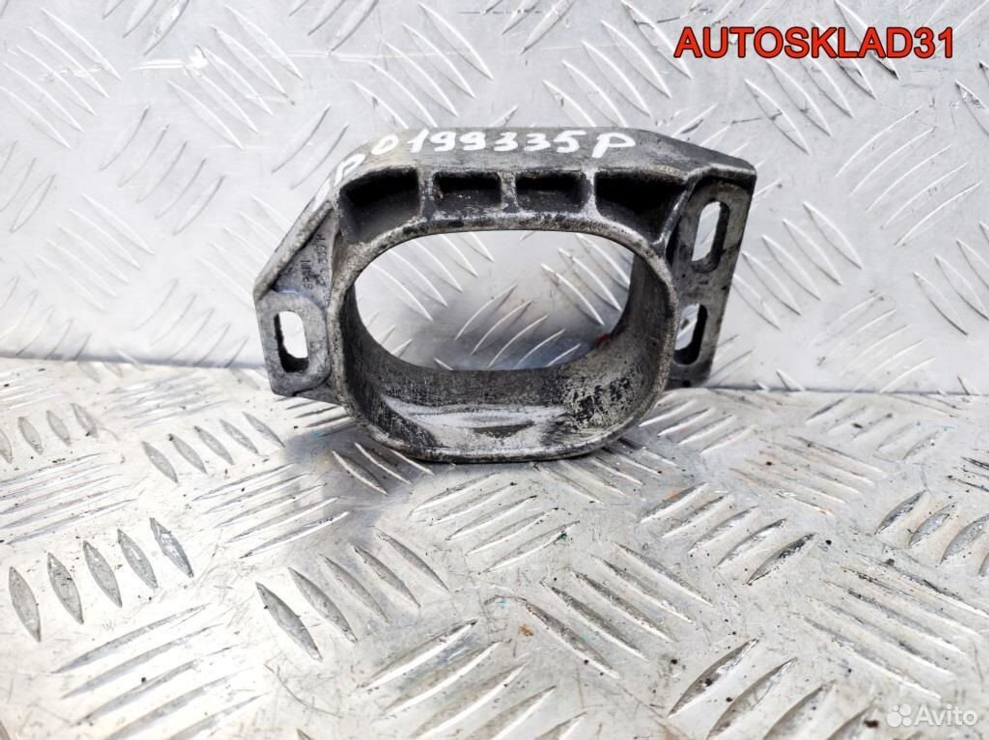 Кронштейн двигателя VW Passat B5 8D0199335P, 1100 рублей, Дубовое