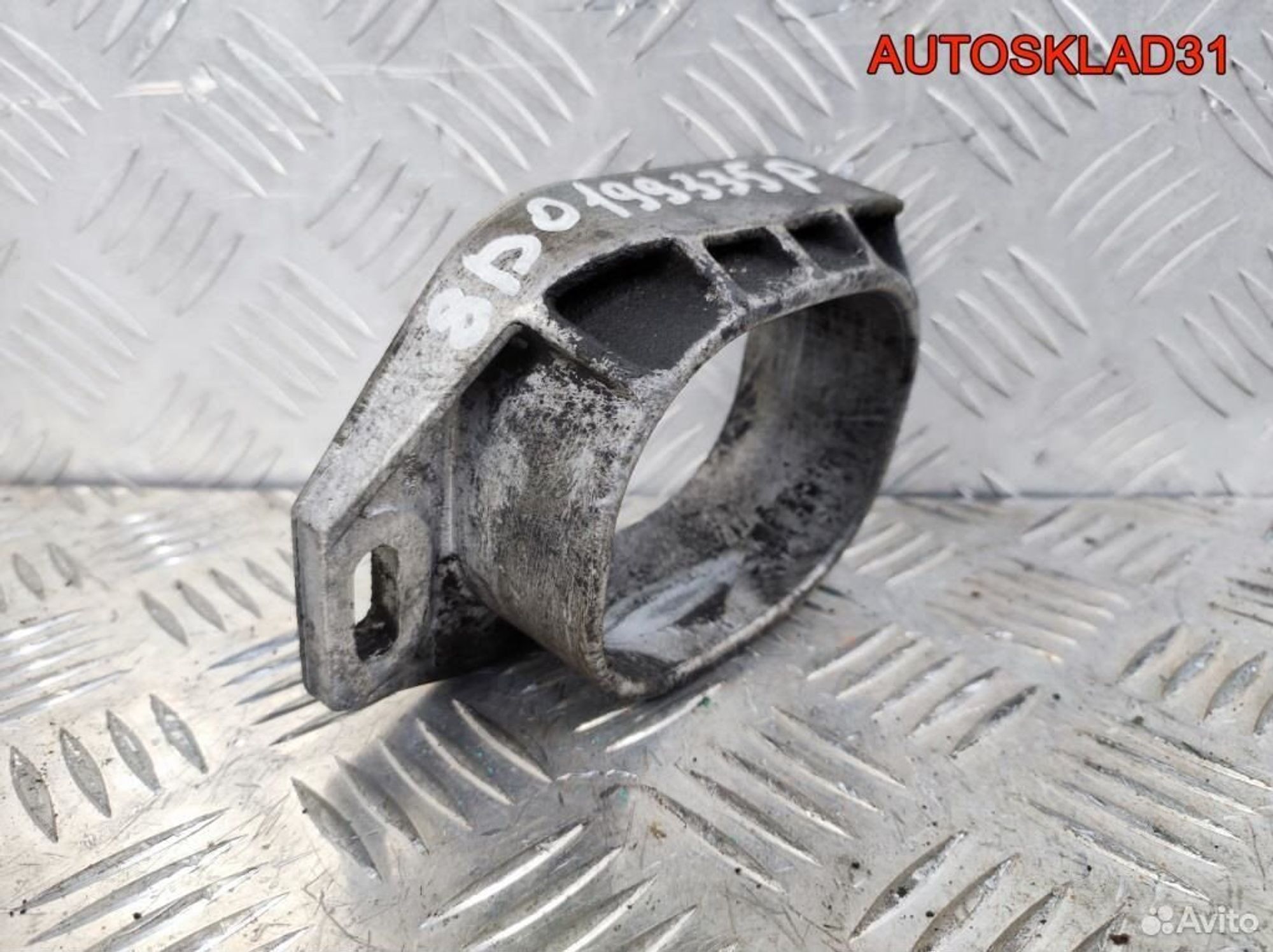 Кронштейн двигателя VW Passat B5 8D0199335P, 1100 рублей, Дубовое