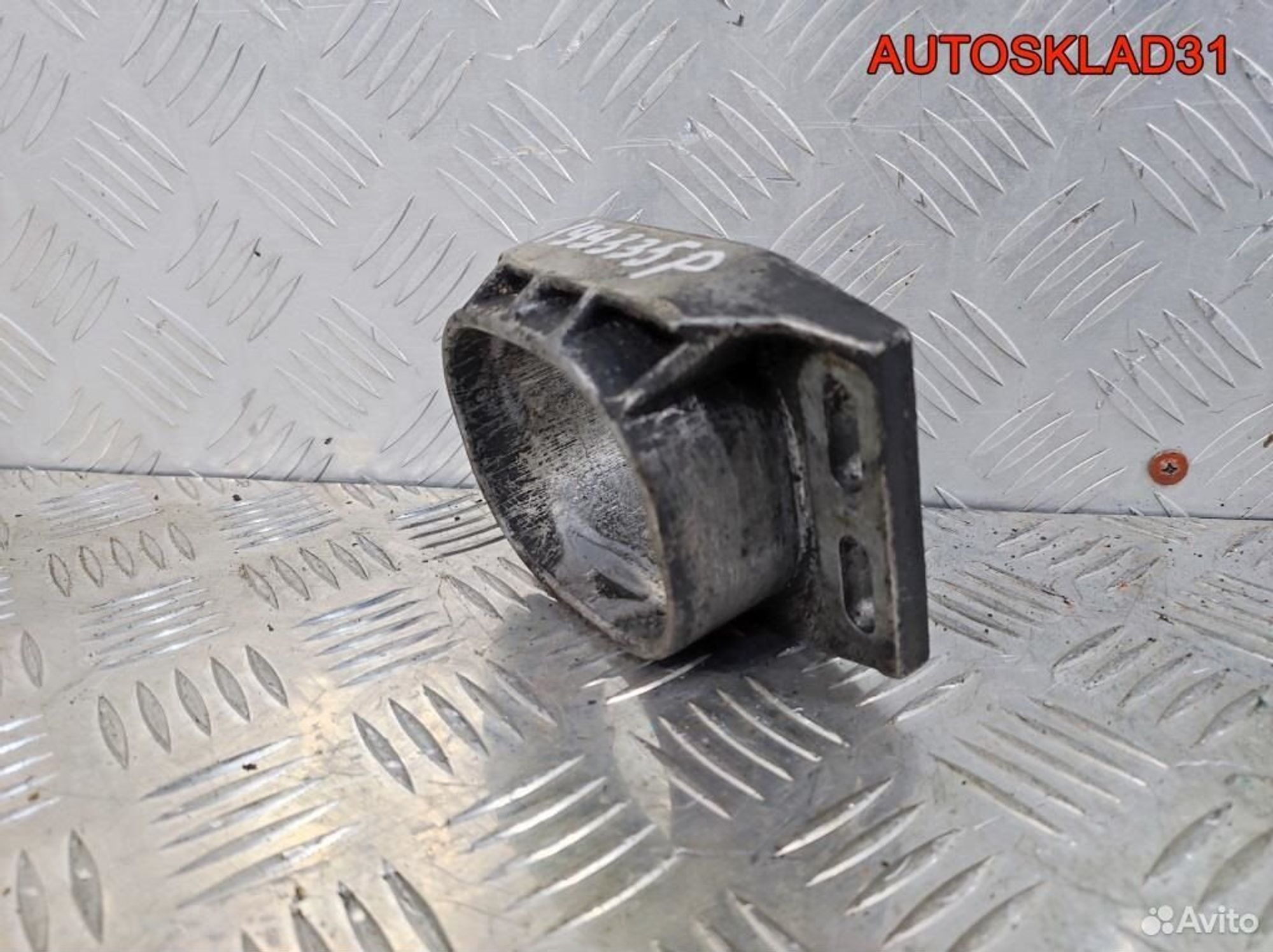 Кронштейн двигателя VW Passat B5 8D0199335P, 1100 рублей, Дубовое