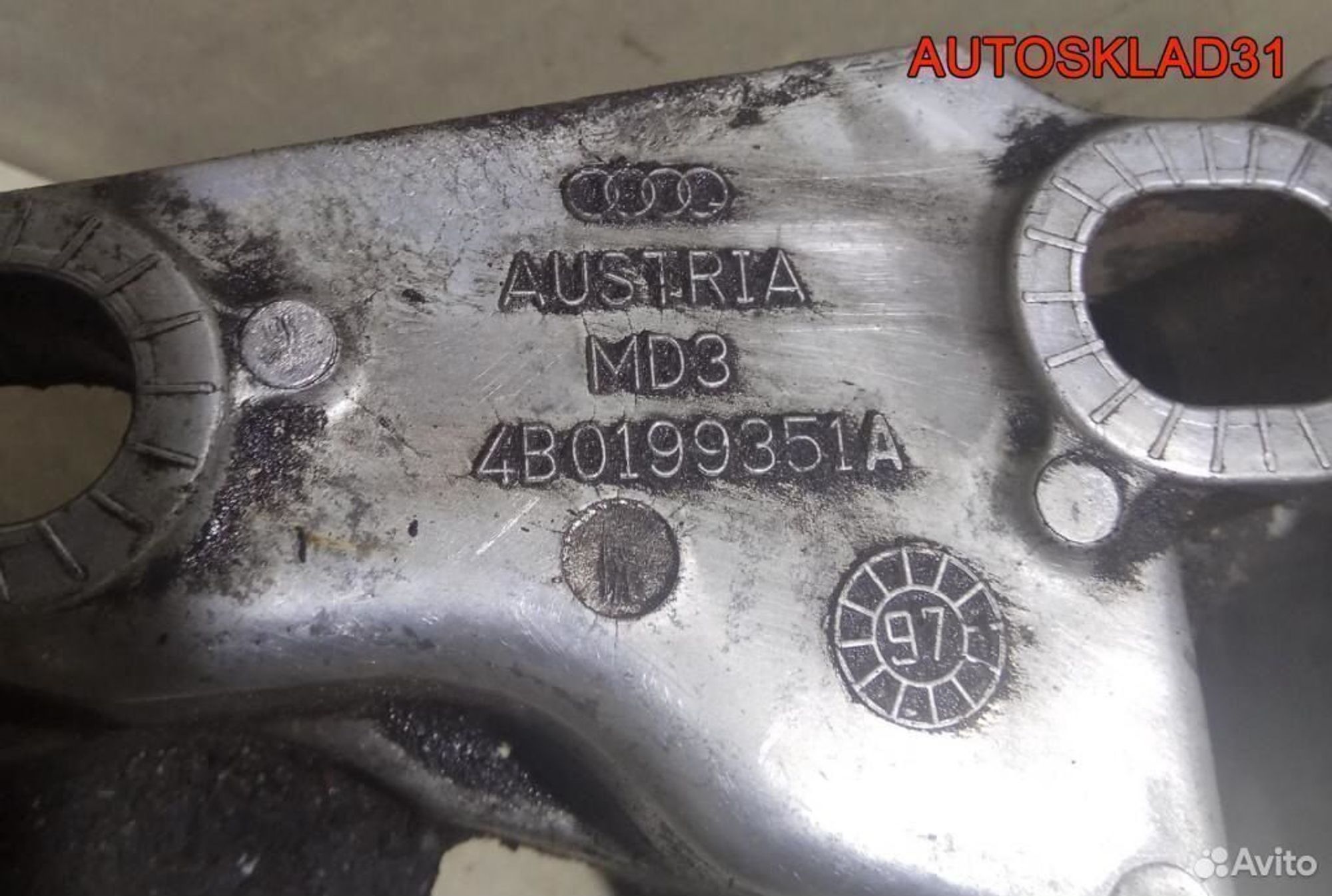 Кронштейн опоры двигателя правый Audi A6 C5 4B0199352B, 900 рублей, Дубовое