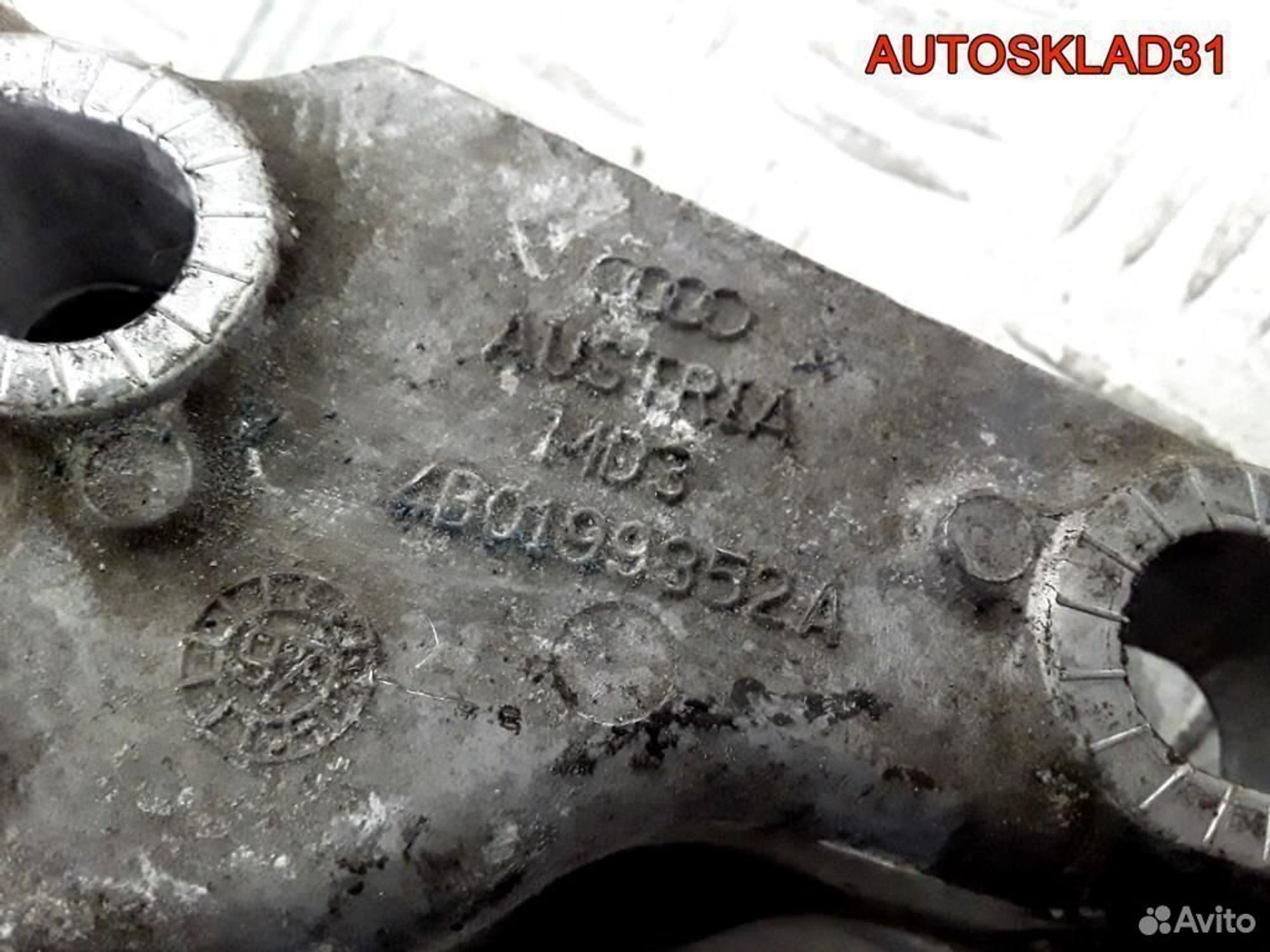 Кронштейн опоры двигателя правый Audi A6 C5 4B0199352B, 900 рублей, Дубовое