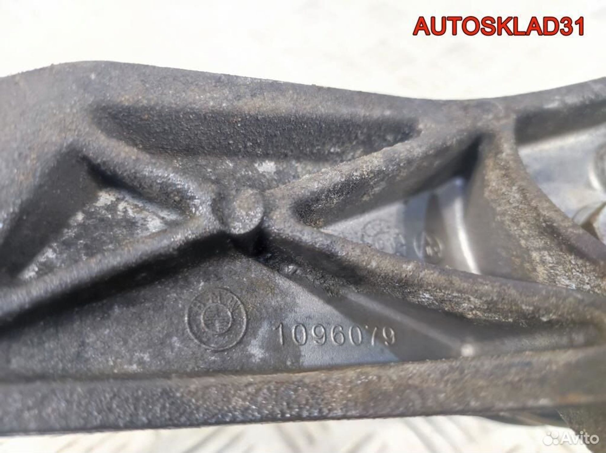 Кронштейн двигателя левый BMW E39 22116751281, 3600 рублей, Дубовое