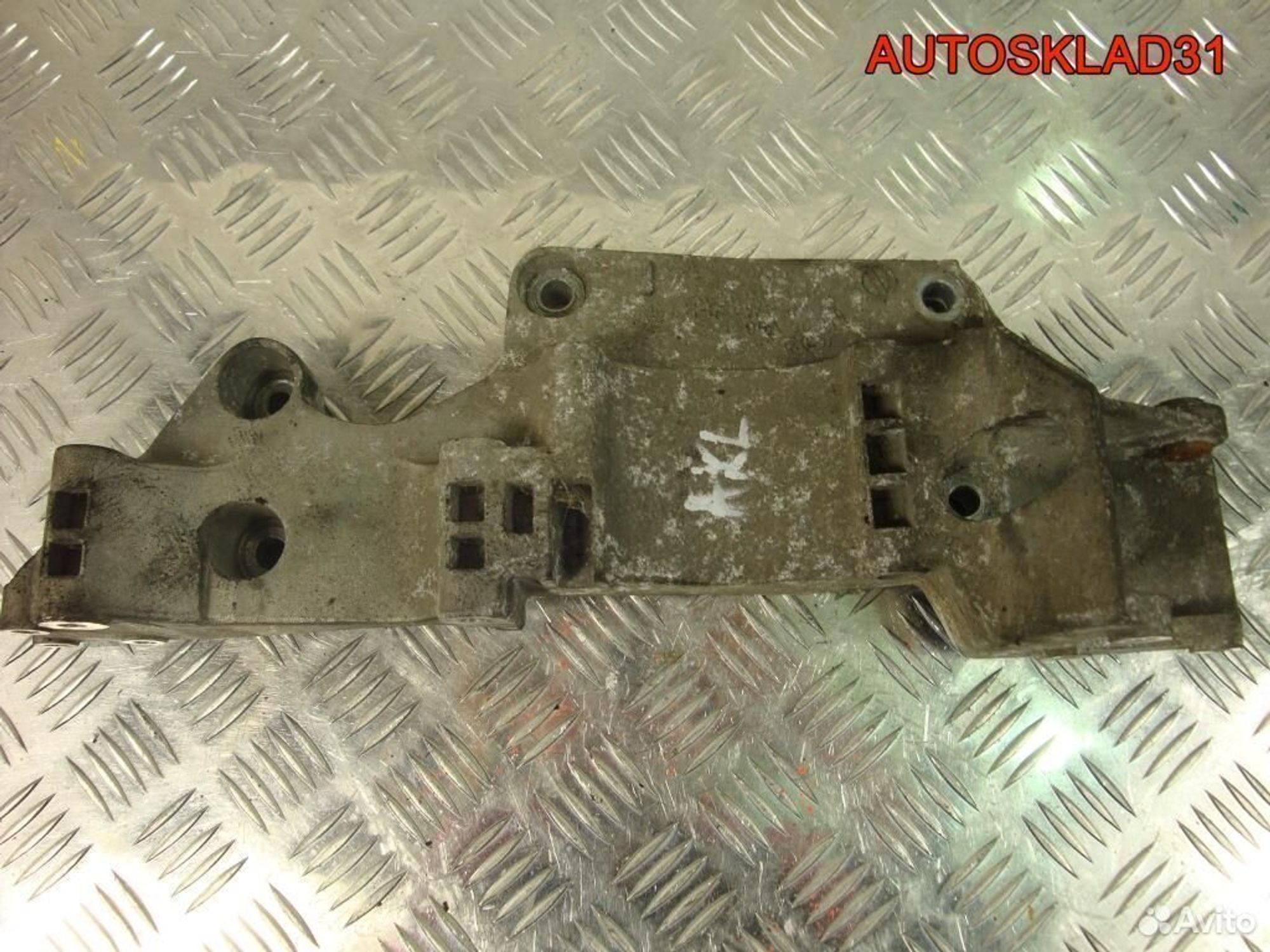 Кронштейн генератора VW Golf 4 06A903143H, 1200 рублей, Дубовое