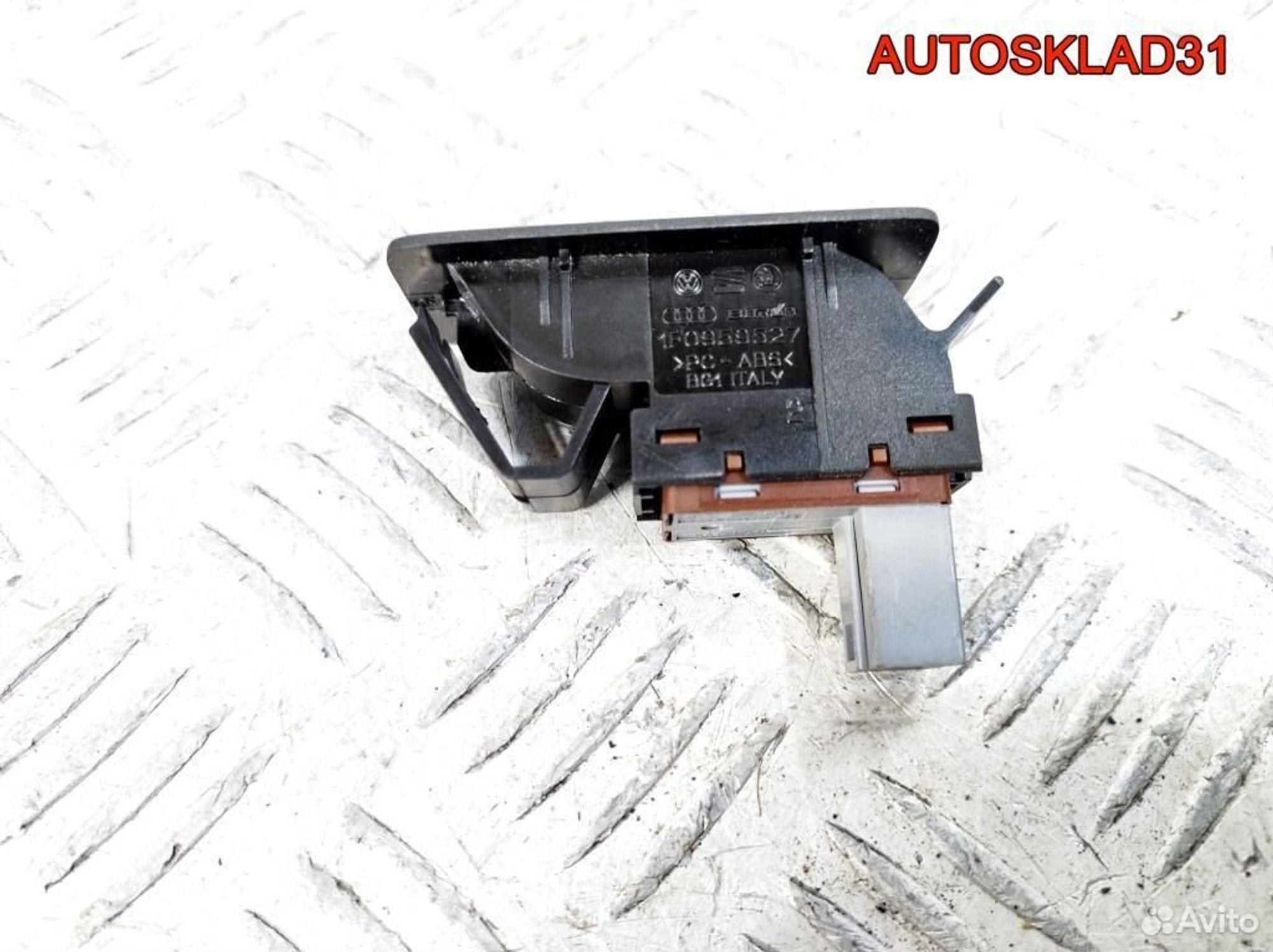 Кнопка открывания лючка бензобака VW Touran, 600 рублей, Дубовое