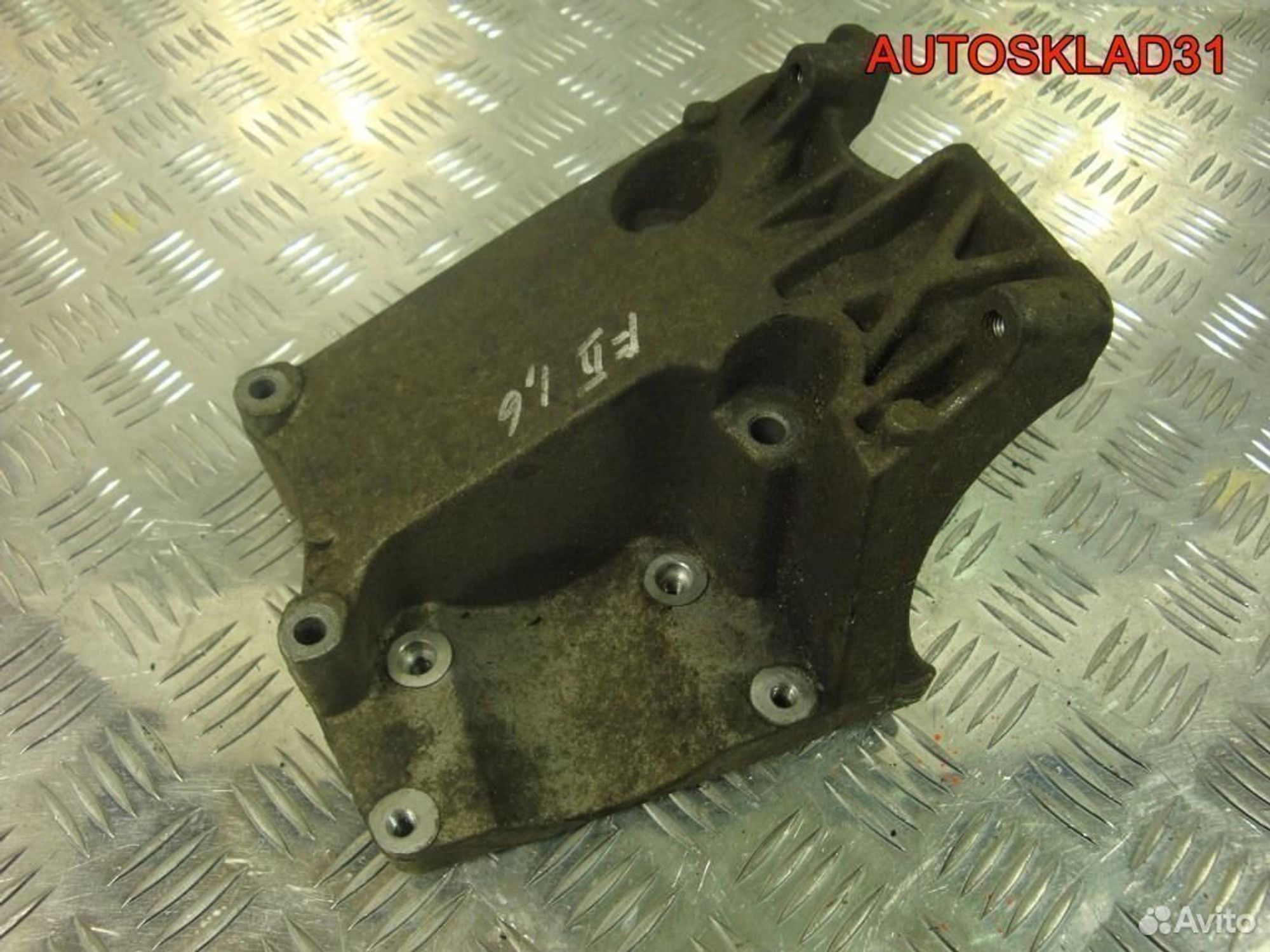 Кронштейн кондиционера Ford Focus 2 4M5Q19D624CC, 900 рублей, Дубовое