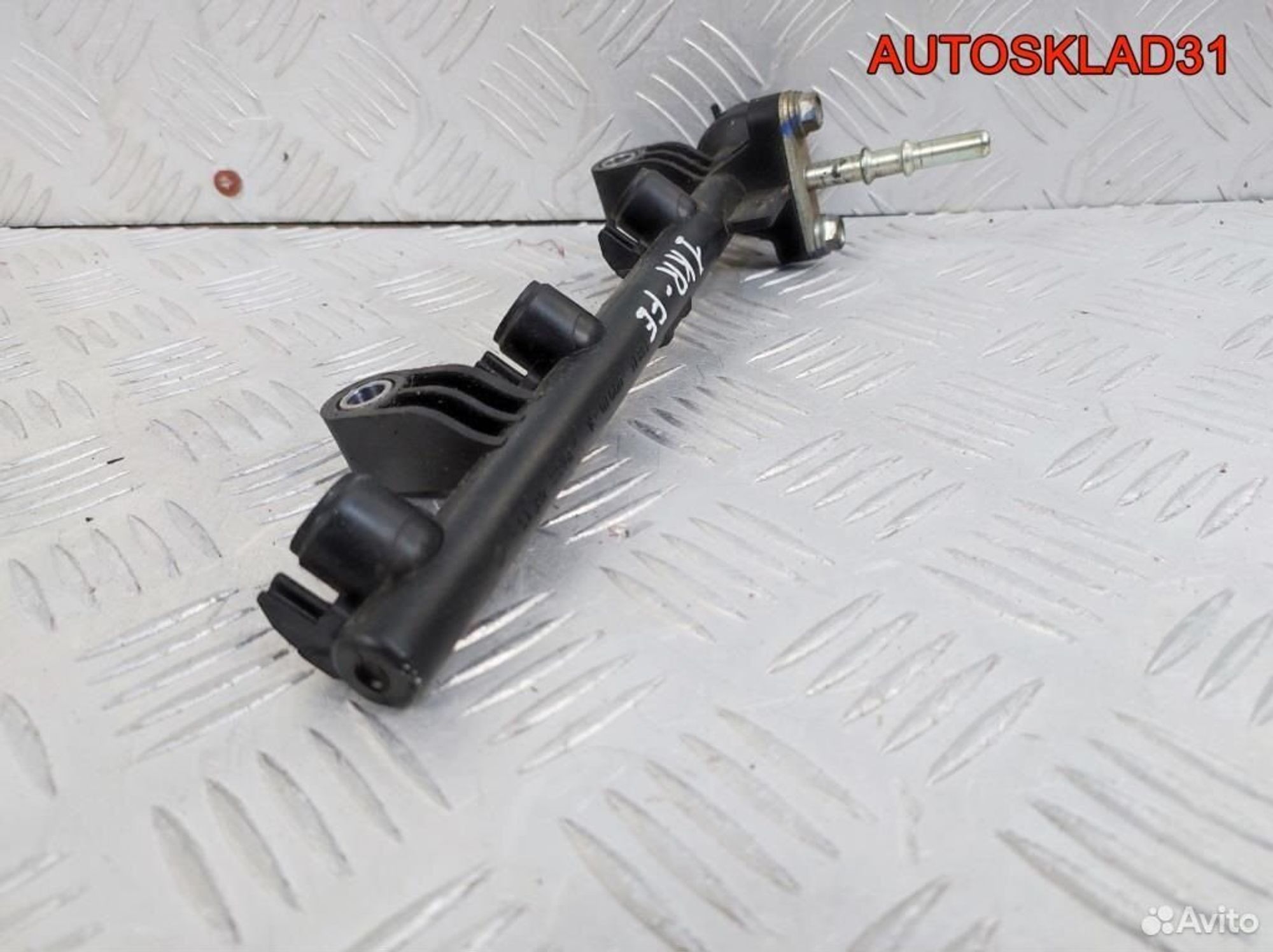 Рейка топливная Peugeot 107 1,0 1KR-FE 2381400010A, 1100 рублей, Дубовое