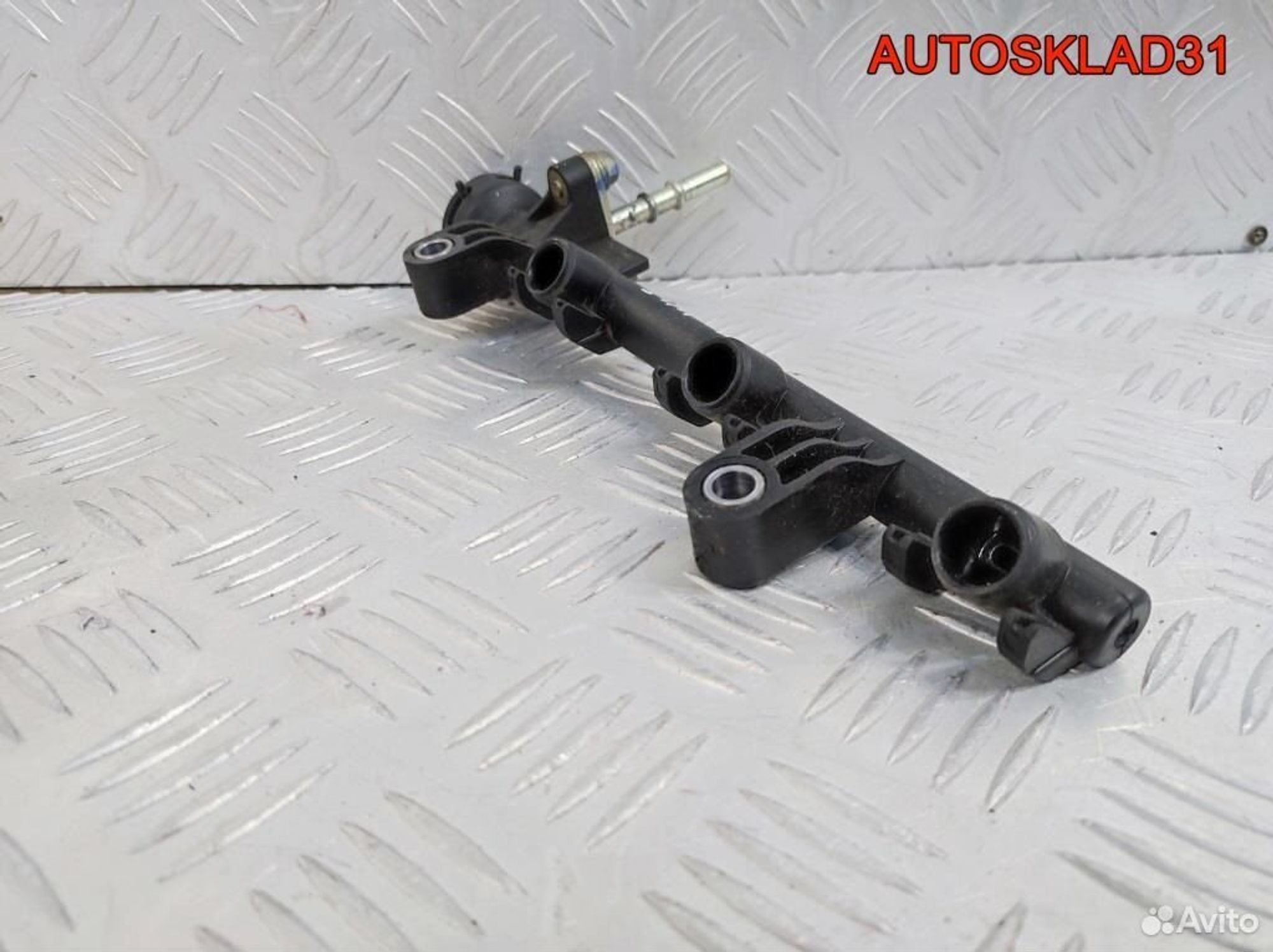 Рейка топливная Peugeot 107 1,0 1KR-FE 2381400010A, 1100 рублей, Дубовое