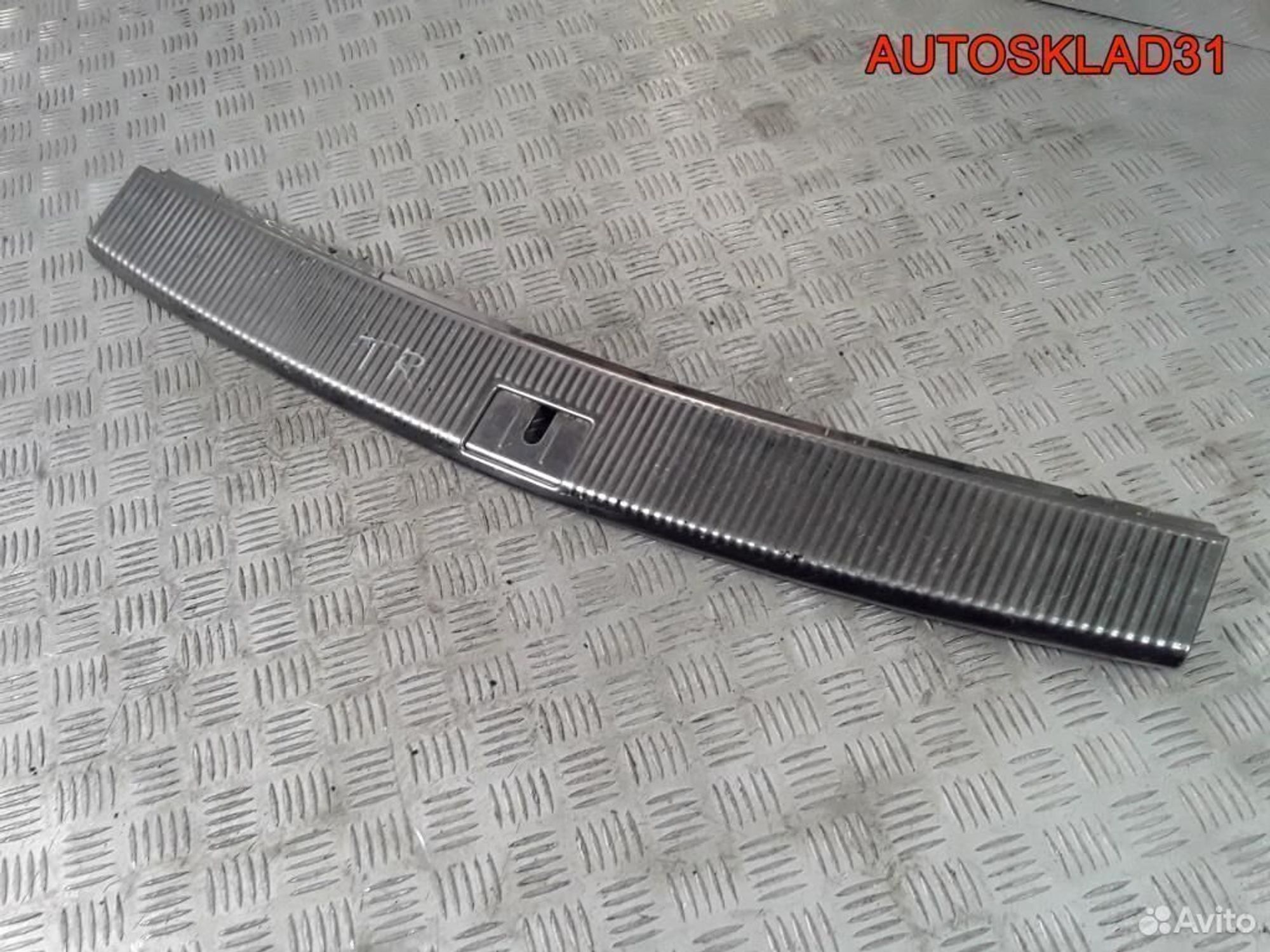 Накладка замка багажника VW Touareg 7L6863459H, 1800 рублей, Дубовое