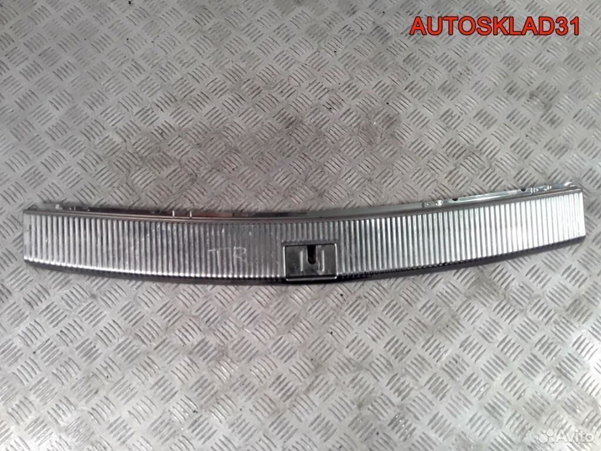 Накладка замка багажника VW Touareg 7L6863459H, 1800 рублей, Дубовое