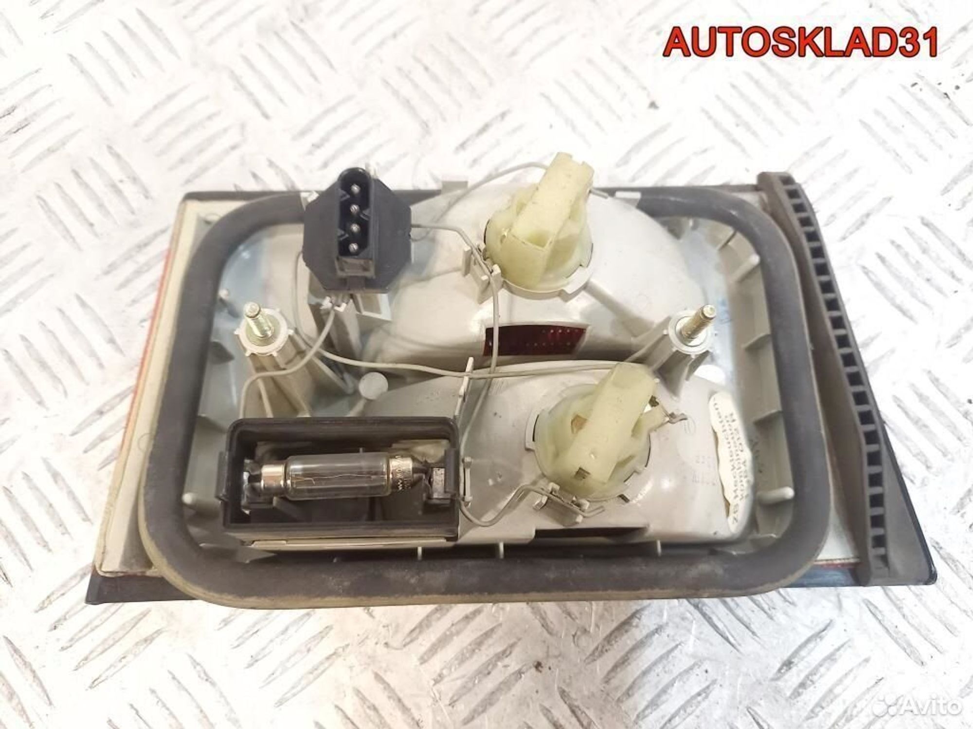 Фонарь задний внутренний правый BMW Е34 1384012, 1200 рублей, Дубовое