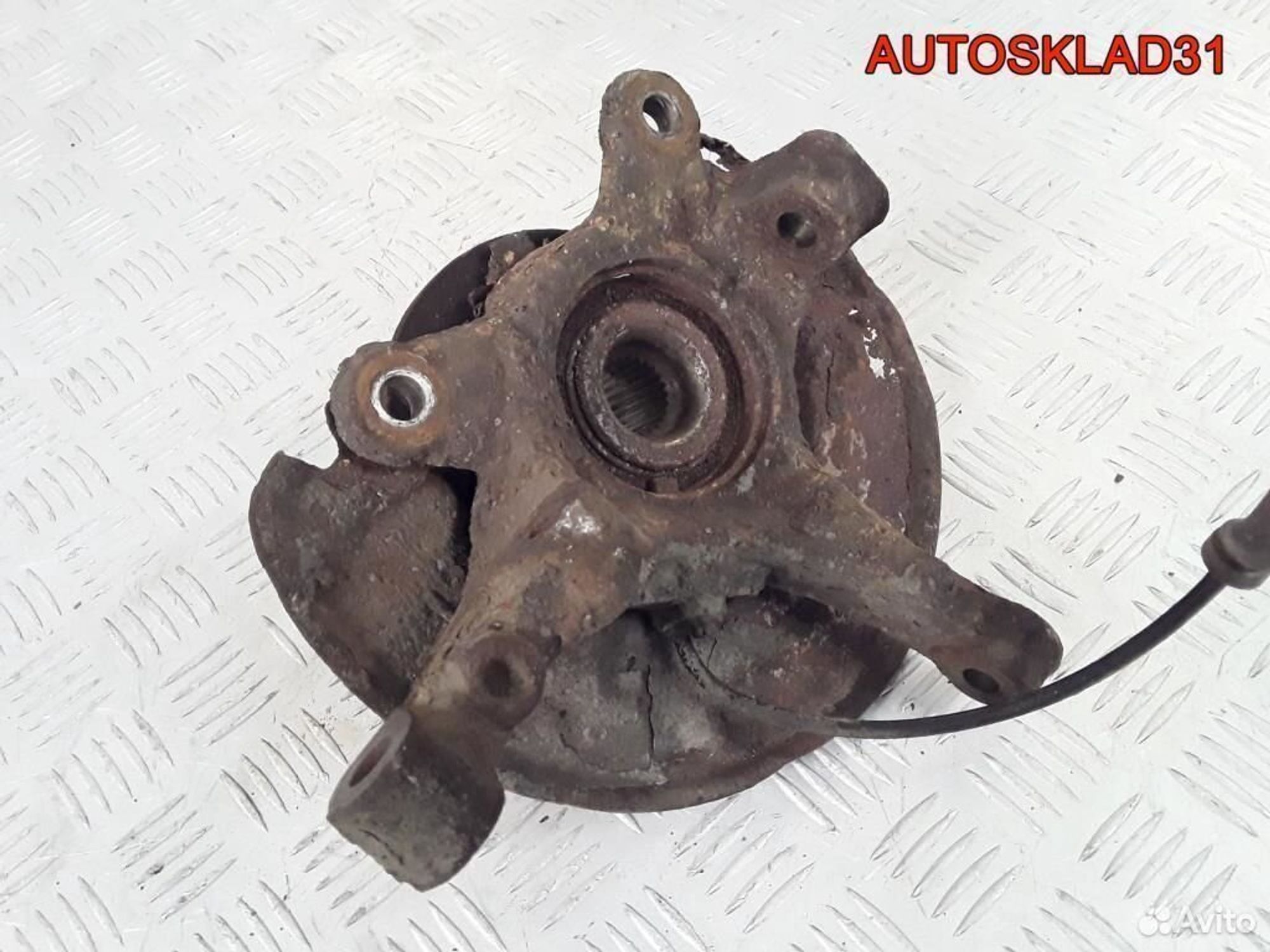 Кулак поворотный передний левый Mitsubishi Colt Z3, 2900 рублей, Дубовое