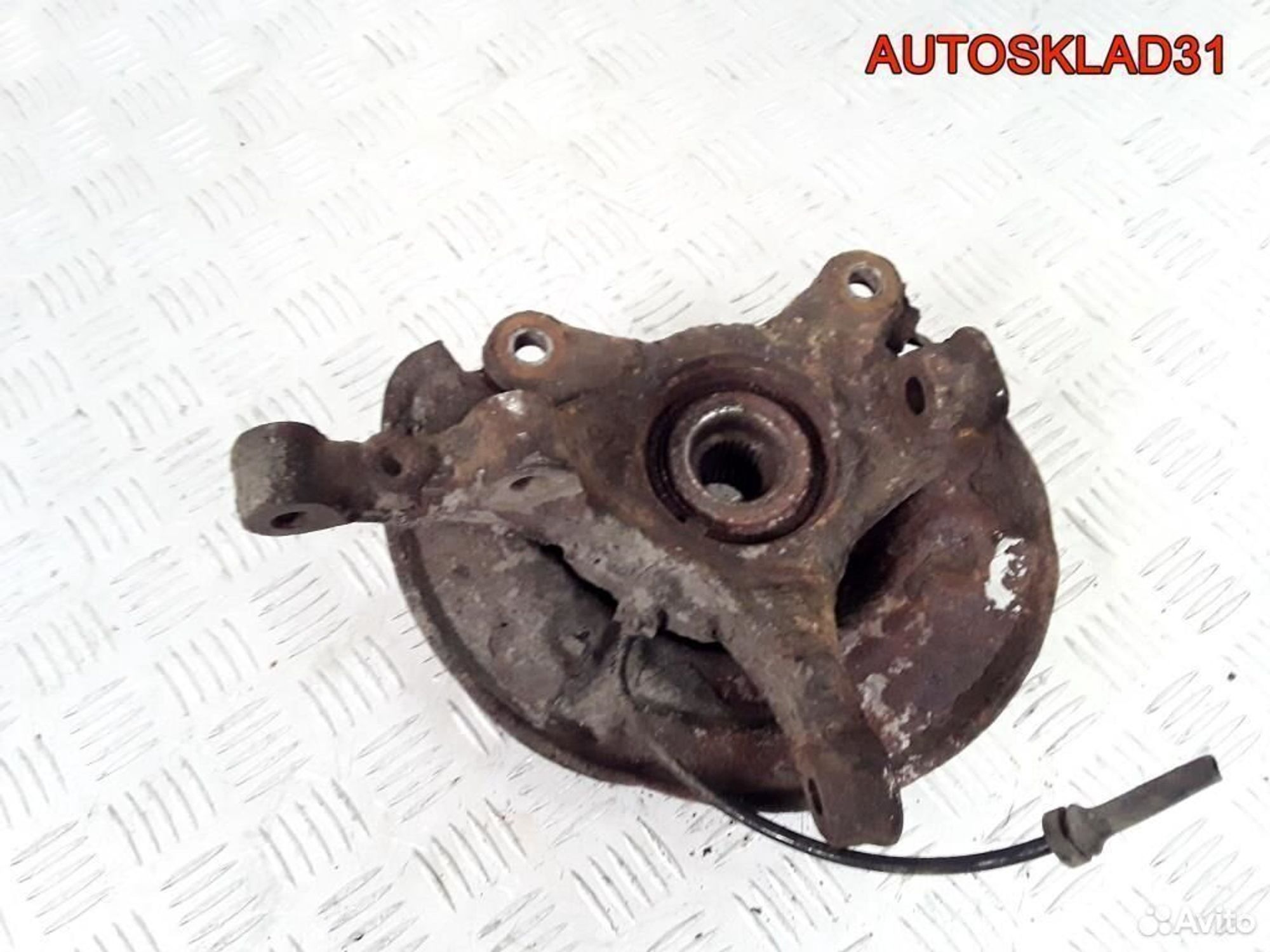 Кулак поворотный передний левый Mitsubishi Colt Z3, 2900 рублей, Дубовое