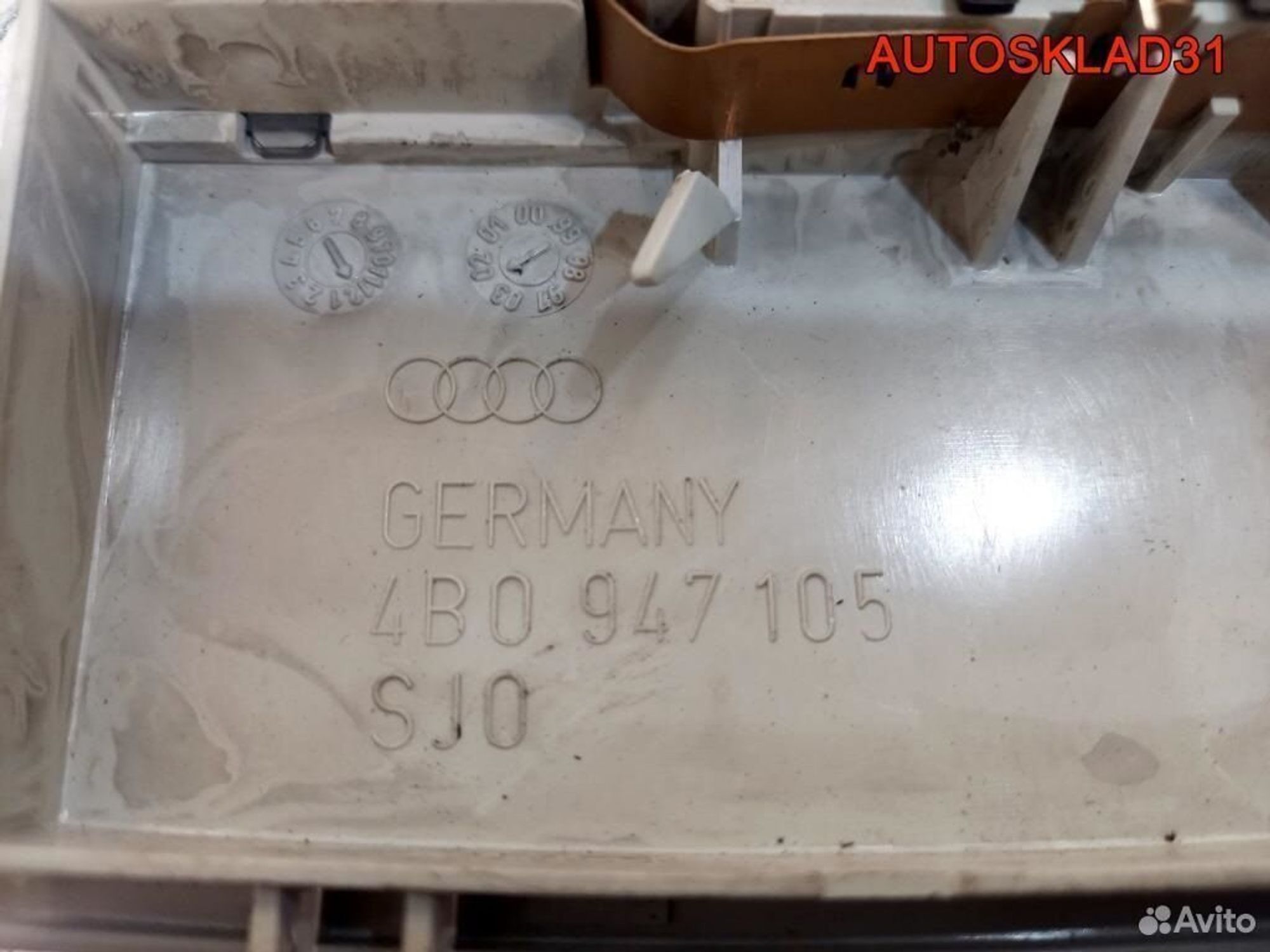 Плафон салона центральный Audi A6 C5 4B0947105, 1100 рублей, Дубовое