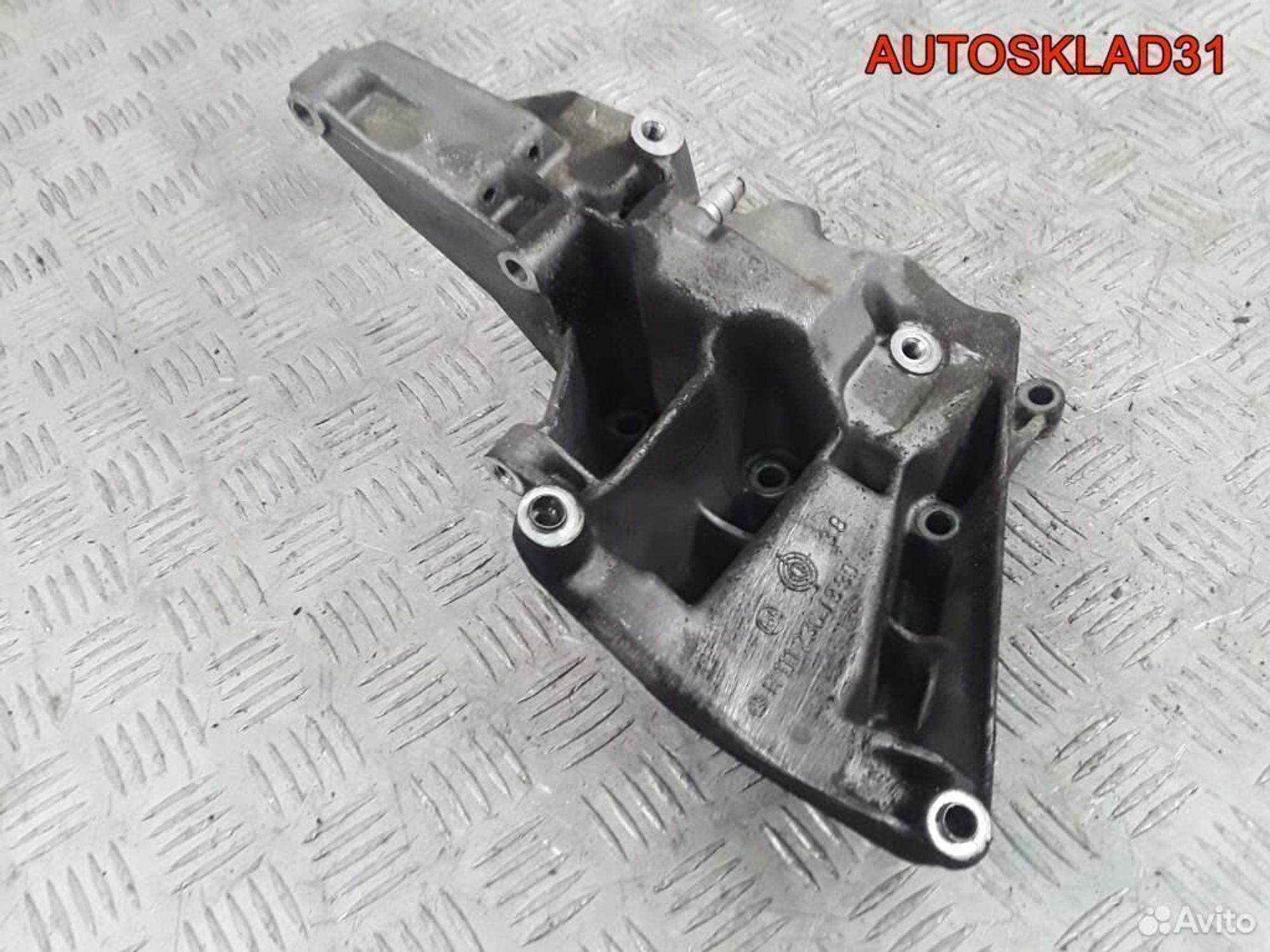 Кронштейн гур Mercedes W203 М111.955 R1112361330, 1100 рублей, Дубовое