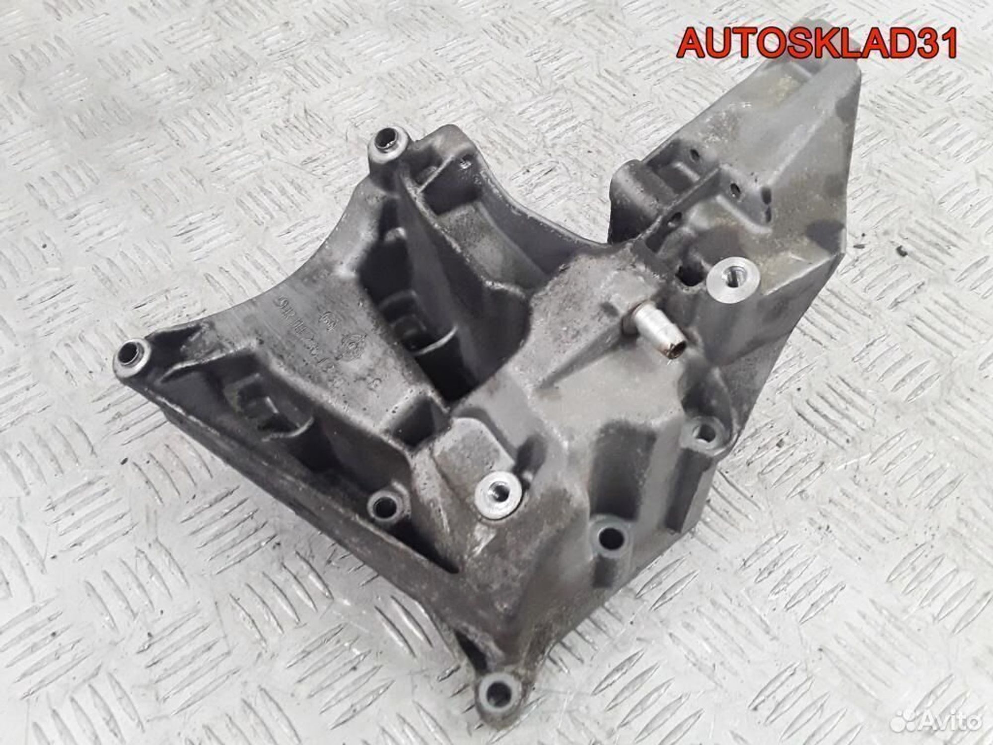 Кронштейн гур Mercedes W203 М111.955 R1112361330, 1100 рублей, Дубовое